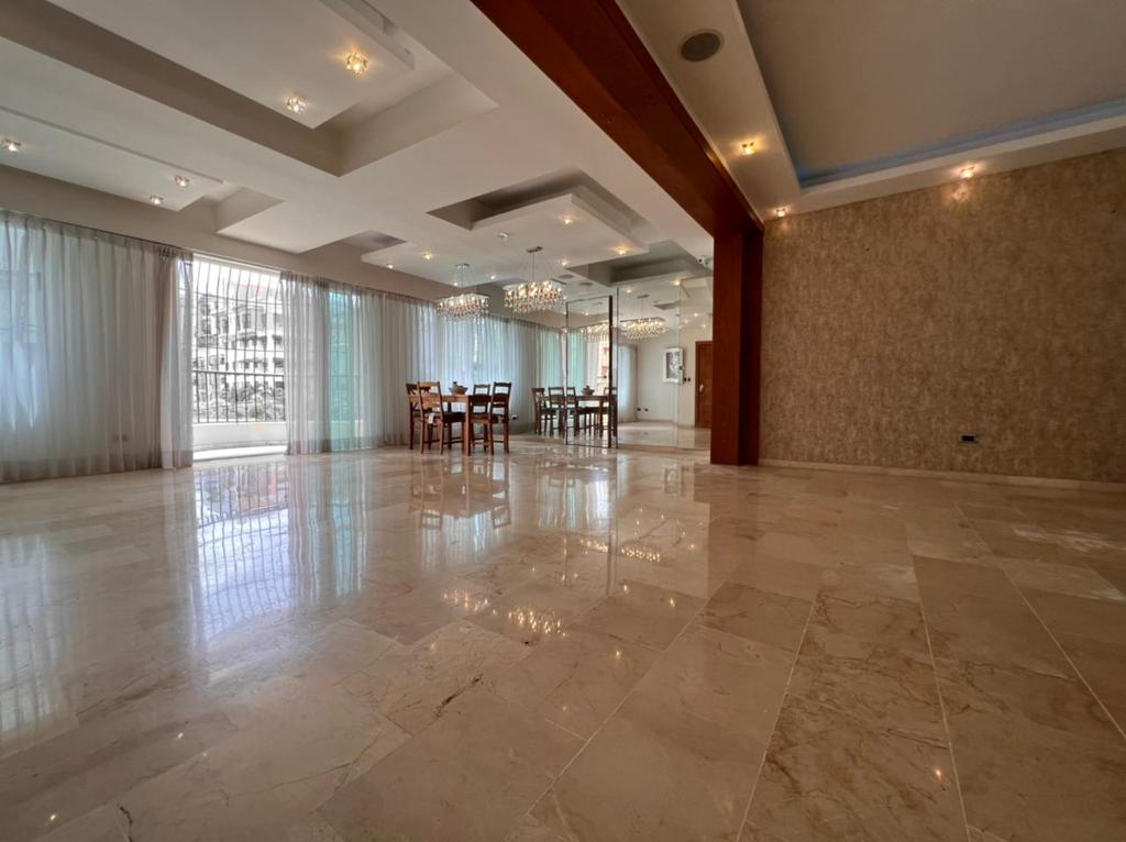 apartamentos - VENDO APARTAMENTO EN URB REAL REMODELADO 1