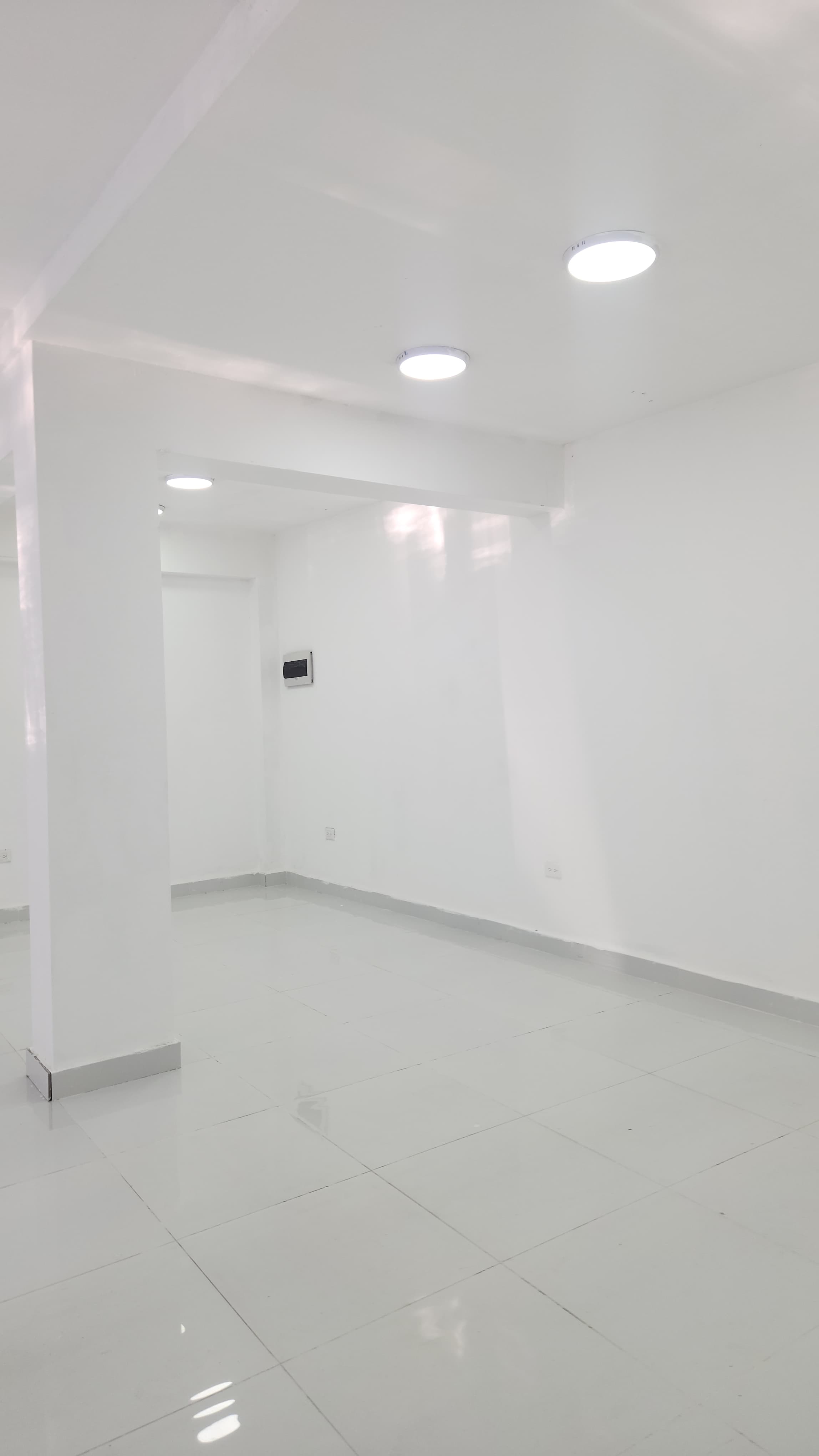 oficinas y locales comerciales - Local ideal en 1er nivel de Torre empresarial 5