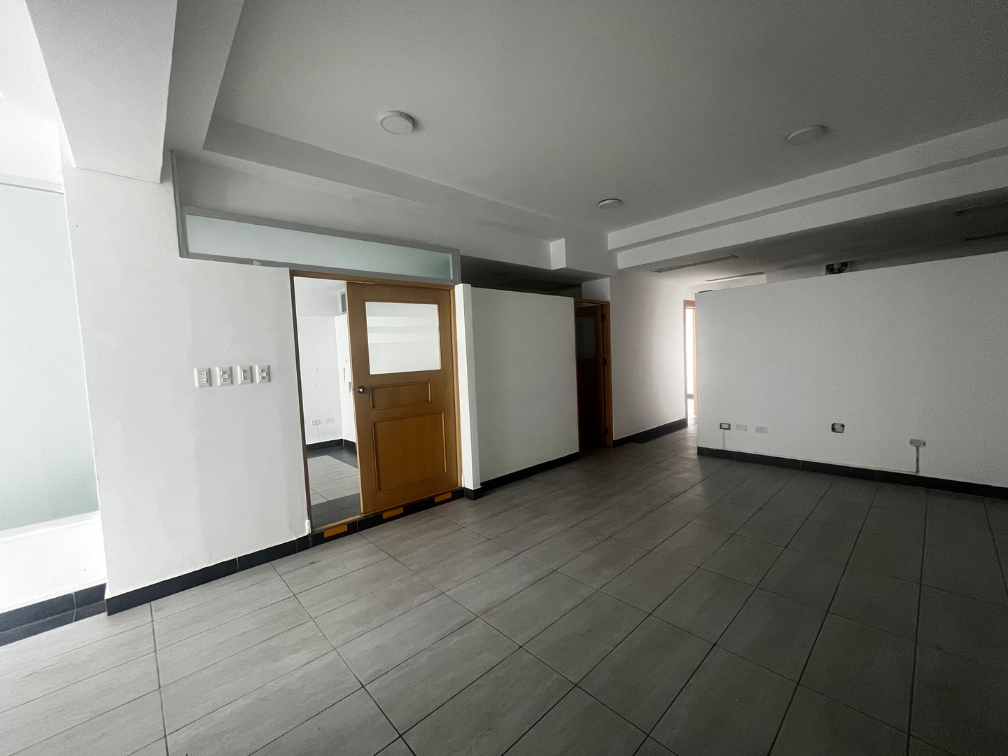 oficinas y locales comerciales - Oficina Alquiler Naco de 120 m2. Segundo Nivel  3