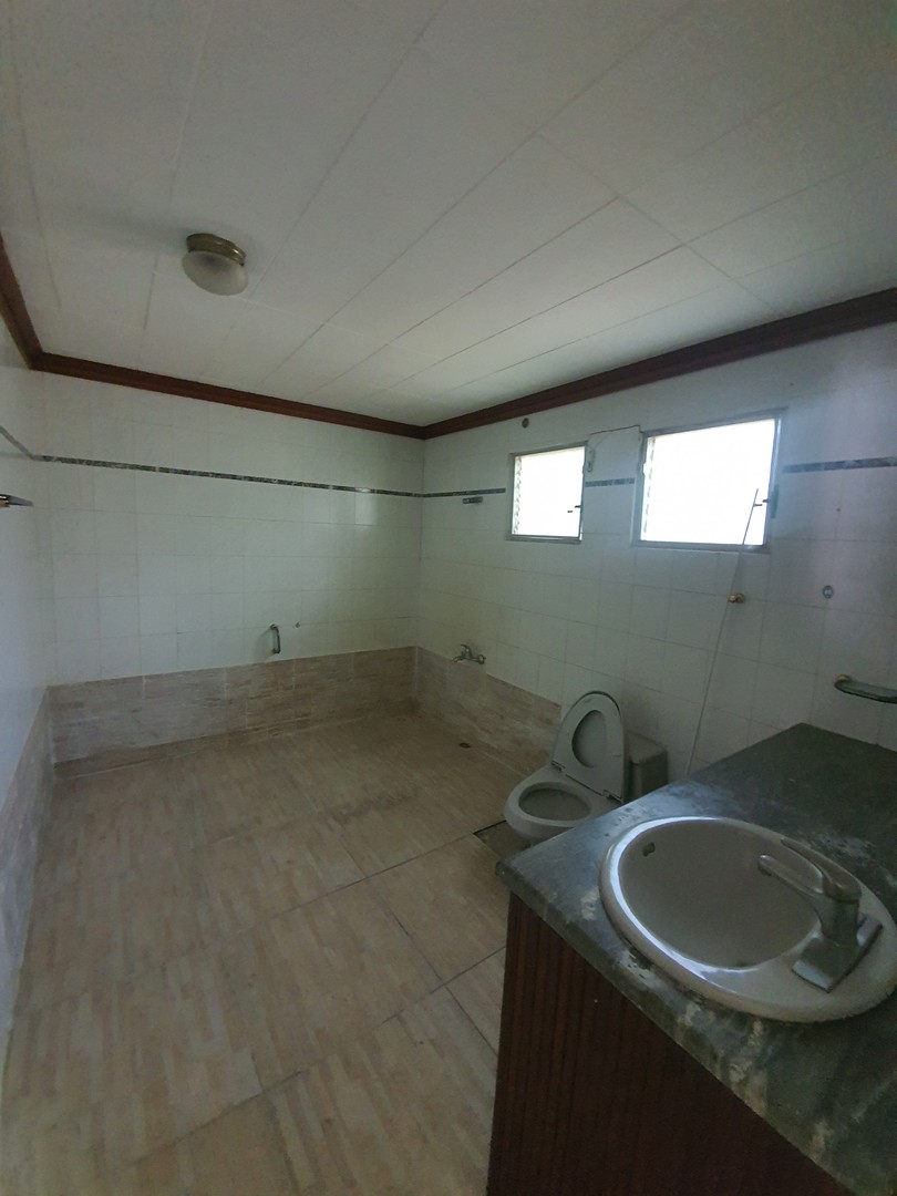 casas - Arroyo Hondo Viejo amplia casa de 4 habitaciones 8 parqueos piscina 7