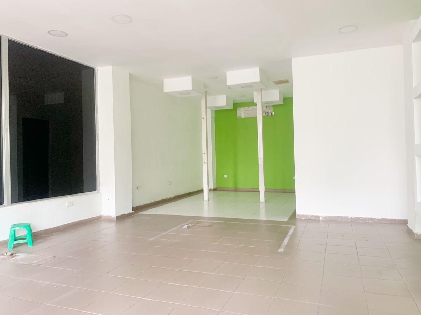 oficinas y locales comerciales - Locl céntrico en Venta  2