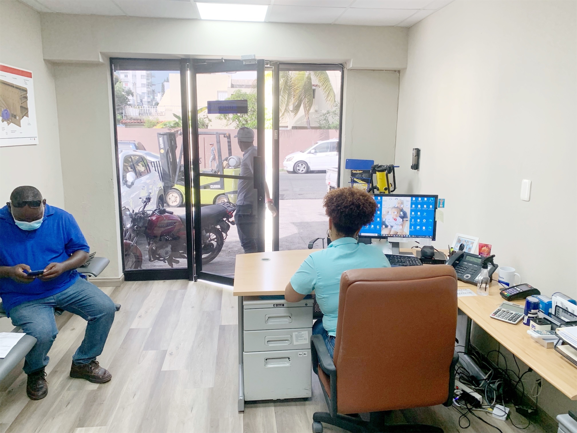 oficinas y locales comerciales - Local de oportunidad en venta 8