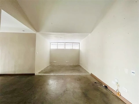 oficinas y locales comerciales - Local céntrico en Piantini  5