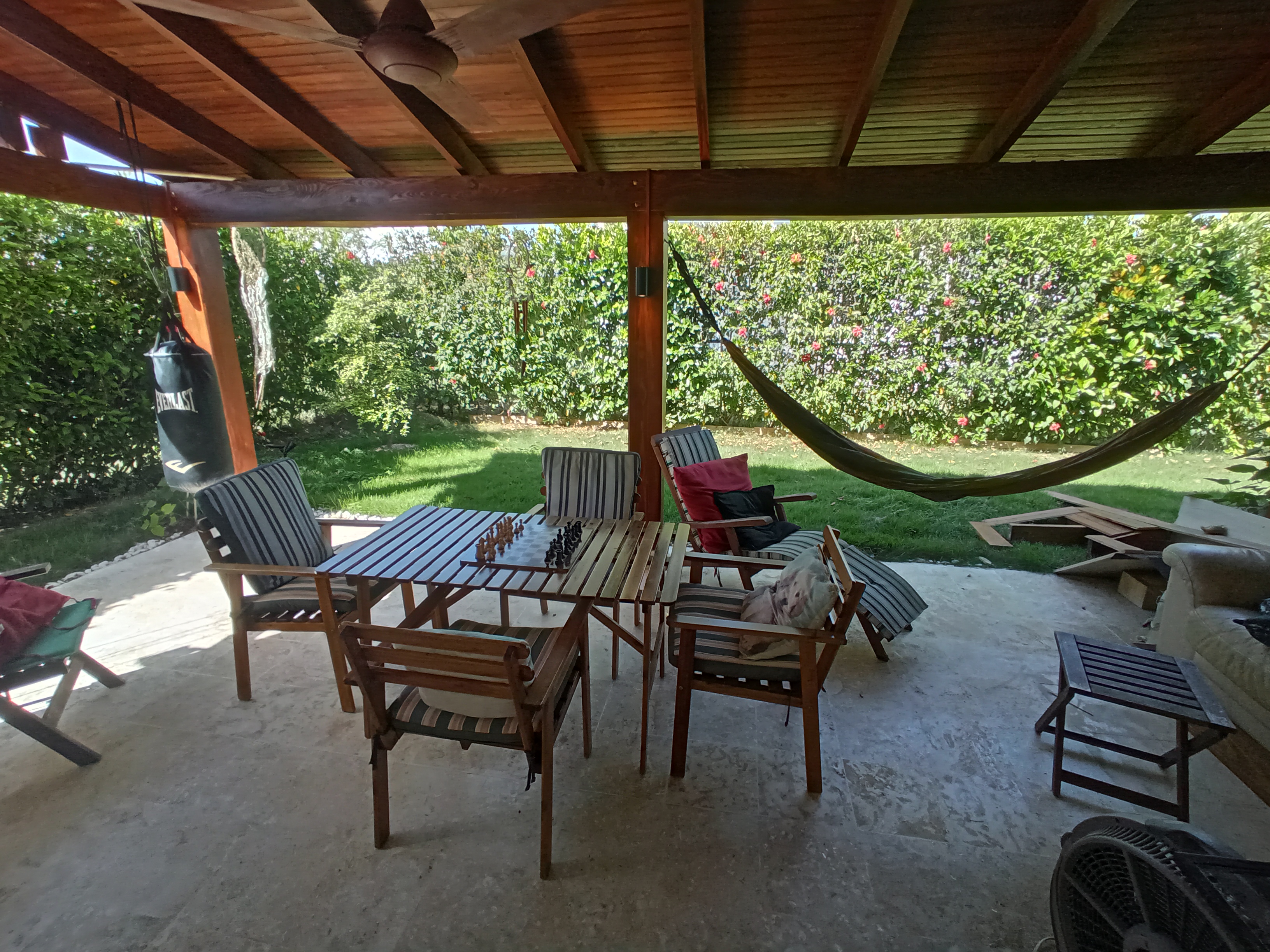 muebles y colchones - vendo hermosa casa en Punta cana 7