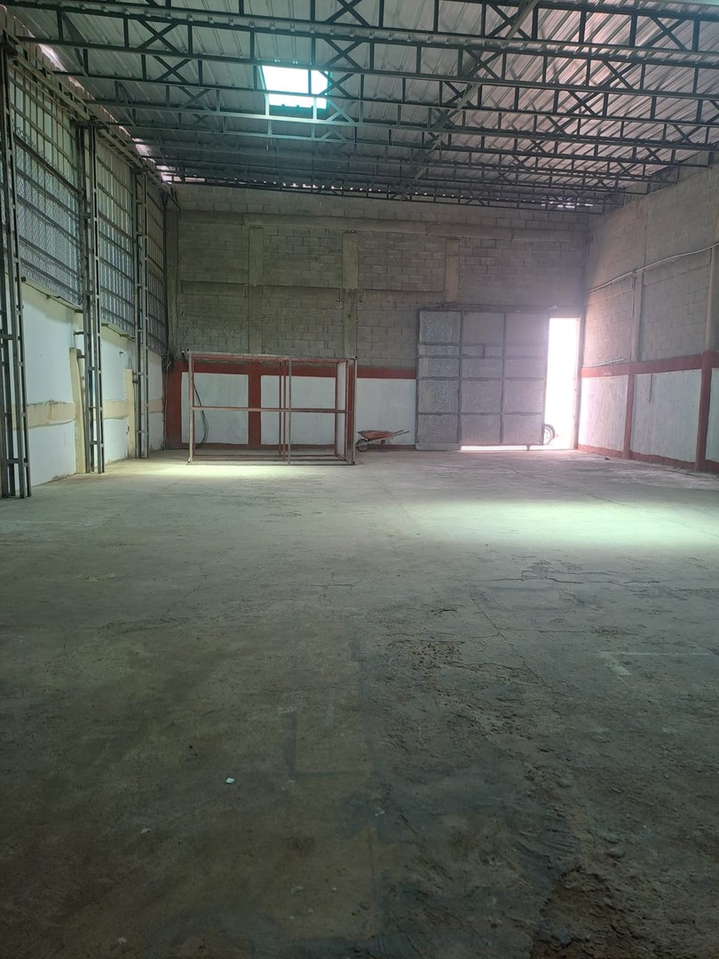 otros inmuebles - Alquilo Nave 300 mts av monumental
 0