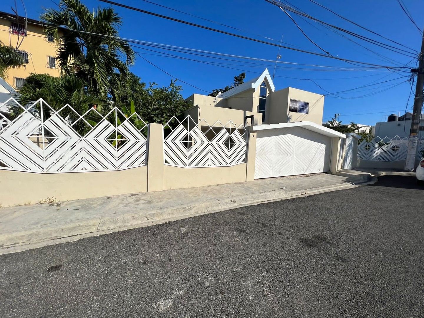 apartamentos - Se vende casa a pasos de la Ave. España, en residencial totalmente cerrado;
 4