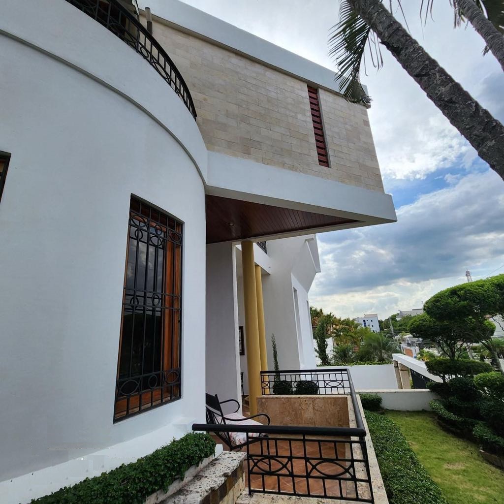 casas - Amplia y hermosa residencia en Santiago 3