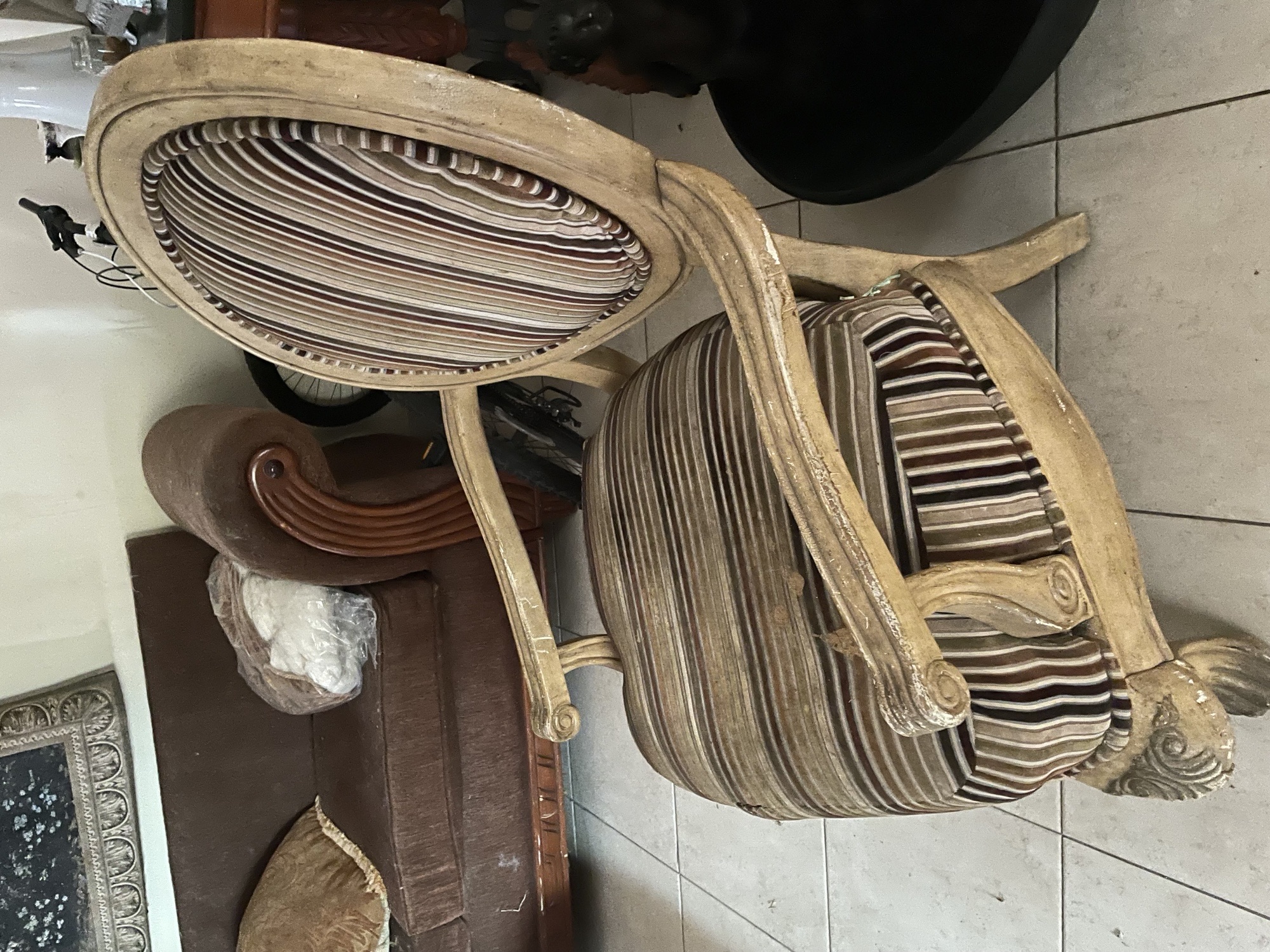 arte y antigüedades - Vendo por motivo de viaje, Butaca estilo Luis XV