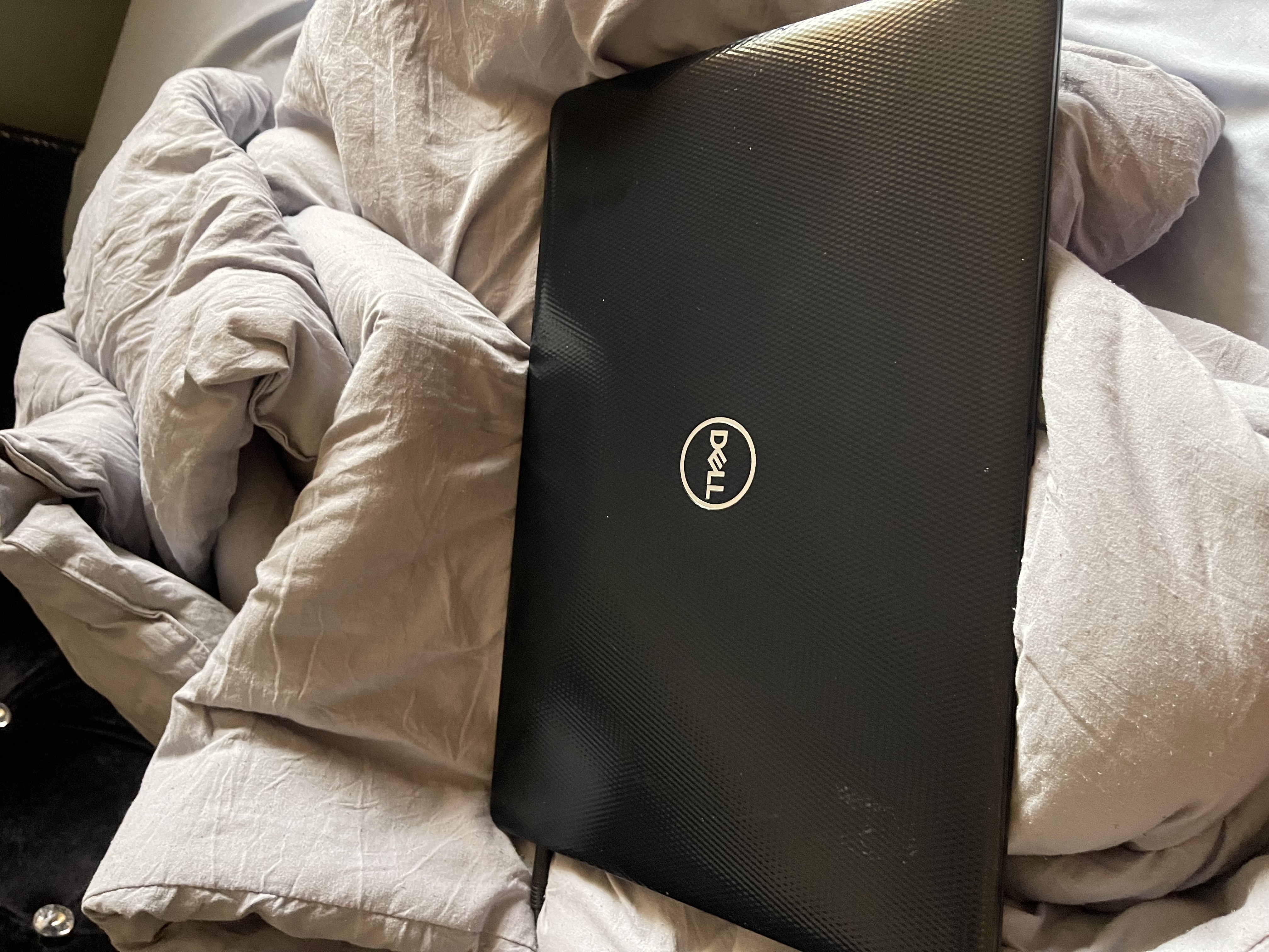 computadoras y laptops - laptop Dell inspirion usada en buen precio escriban interesados  4