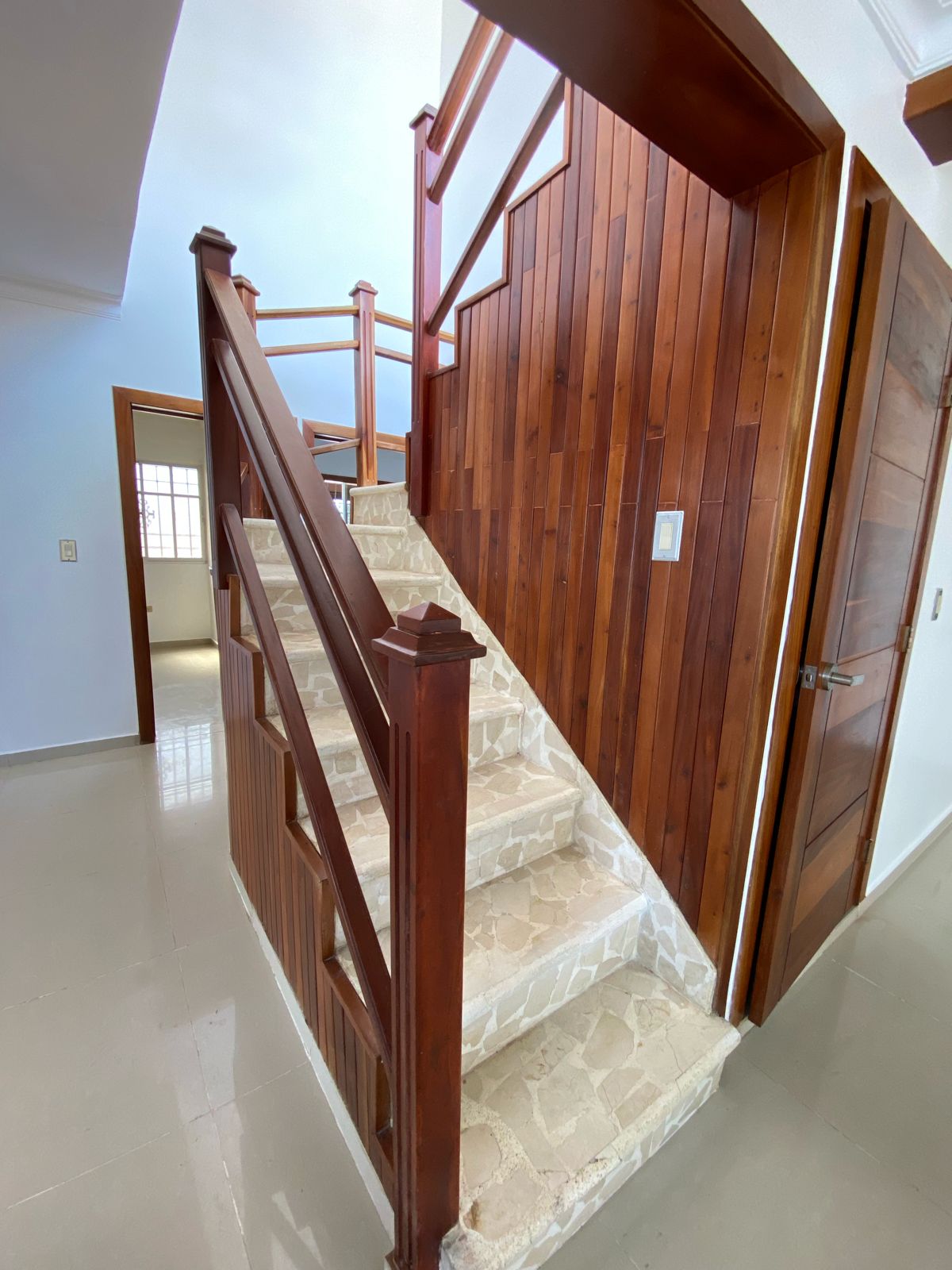 casas - 🏡 Venta de Casa de 3 Niveles en San Isidro. 2