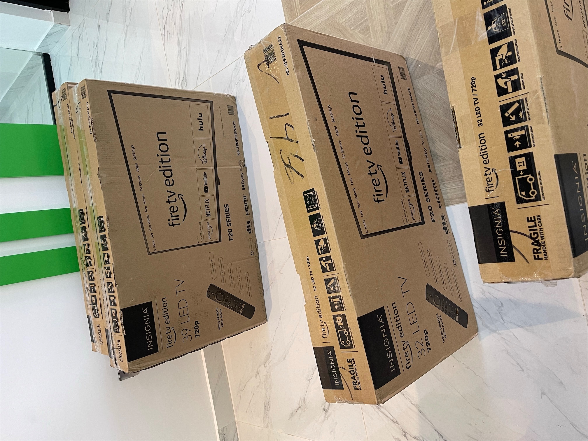 tv - Tv INSIGNIA 32”. Nueva. Smart HD. Incluye base - AL POR MAYOR Y AL DETALLE 