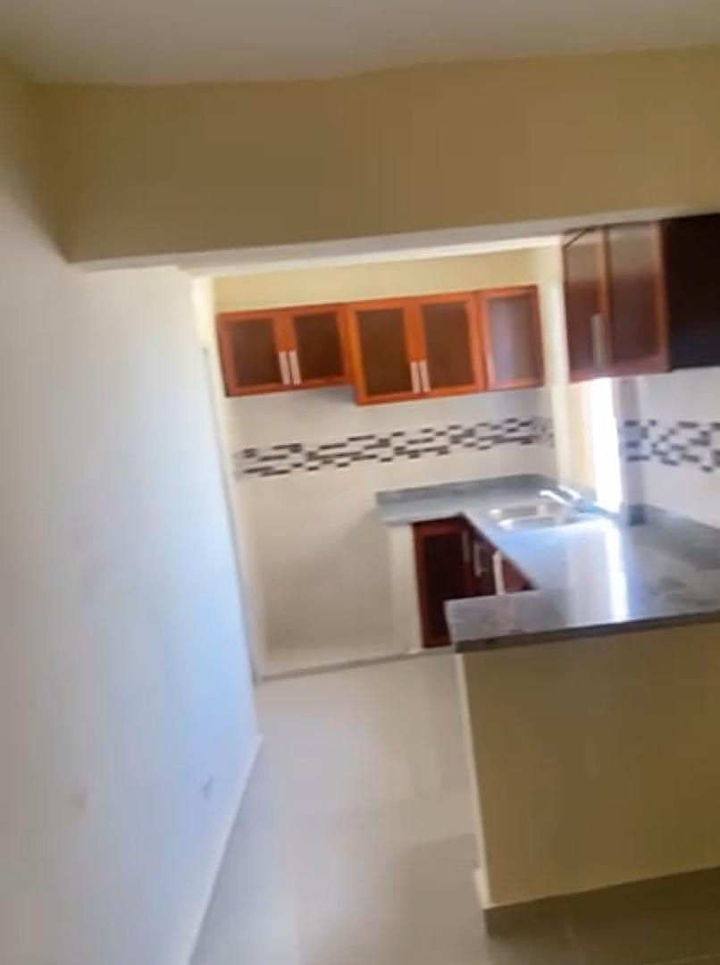 apartamentos - Venta de apartamento en un segundo nivel, en la zona oriental de oportunidad  2