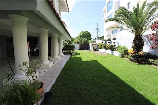 casas - Casa Amplia en Venta  6