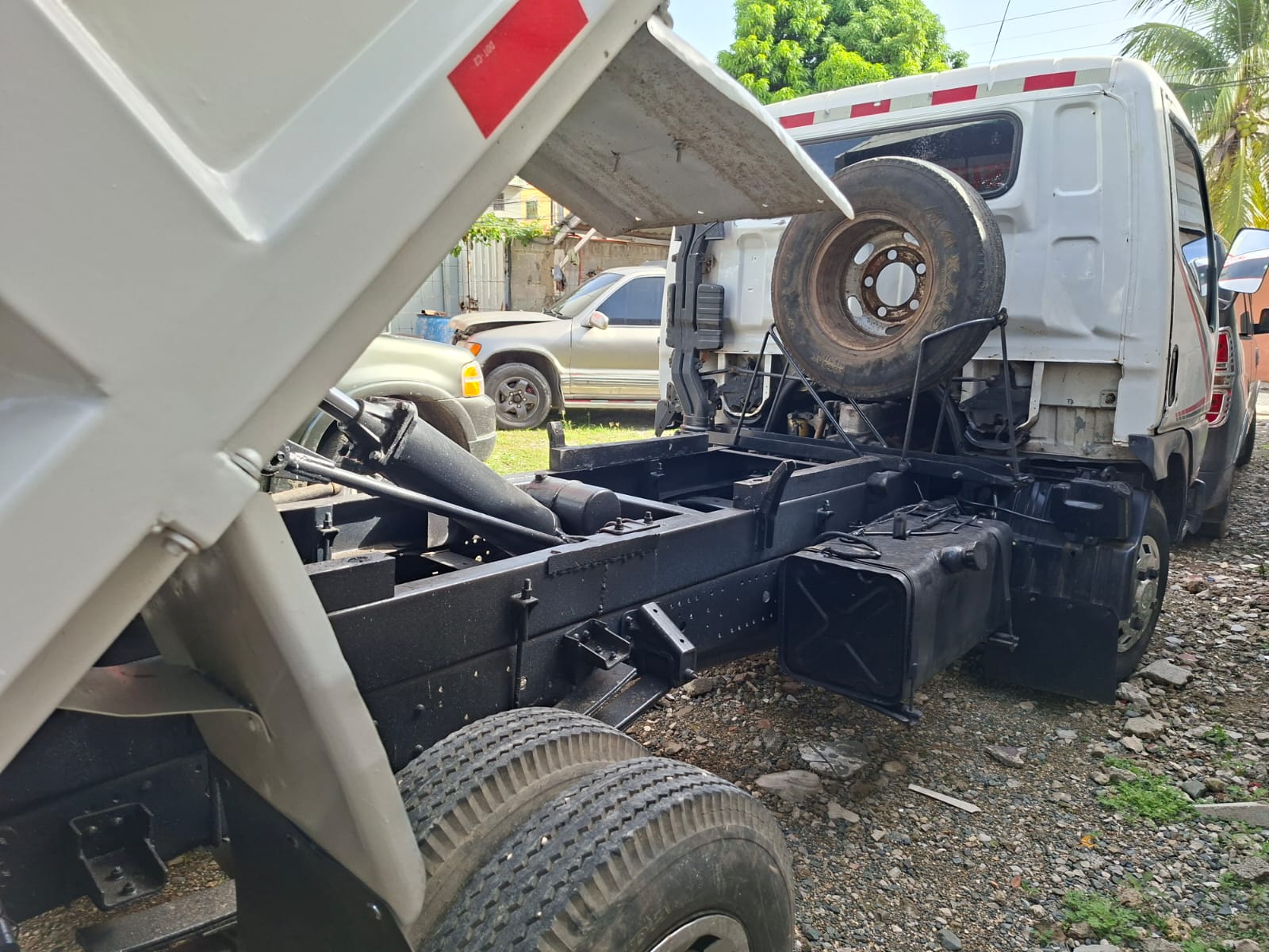 camiones y vehiculos pesados - Vendo Mitsubishi canter 6