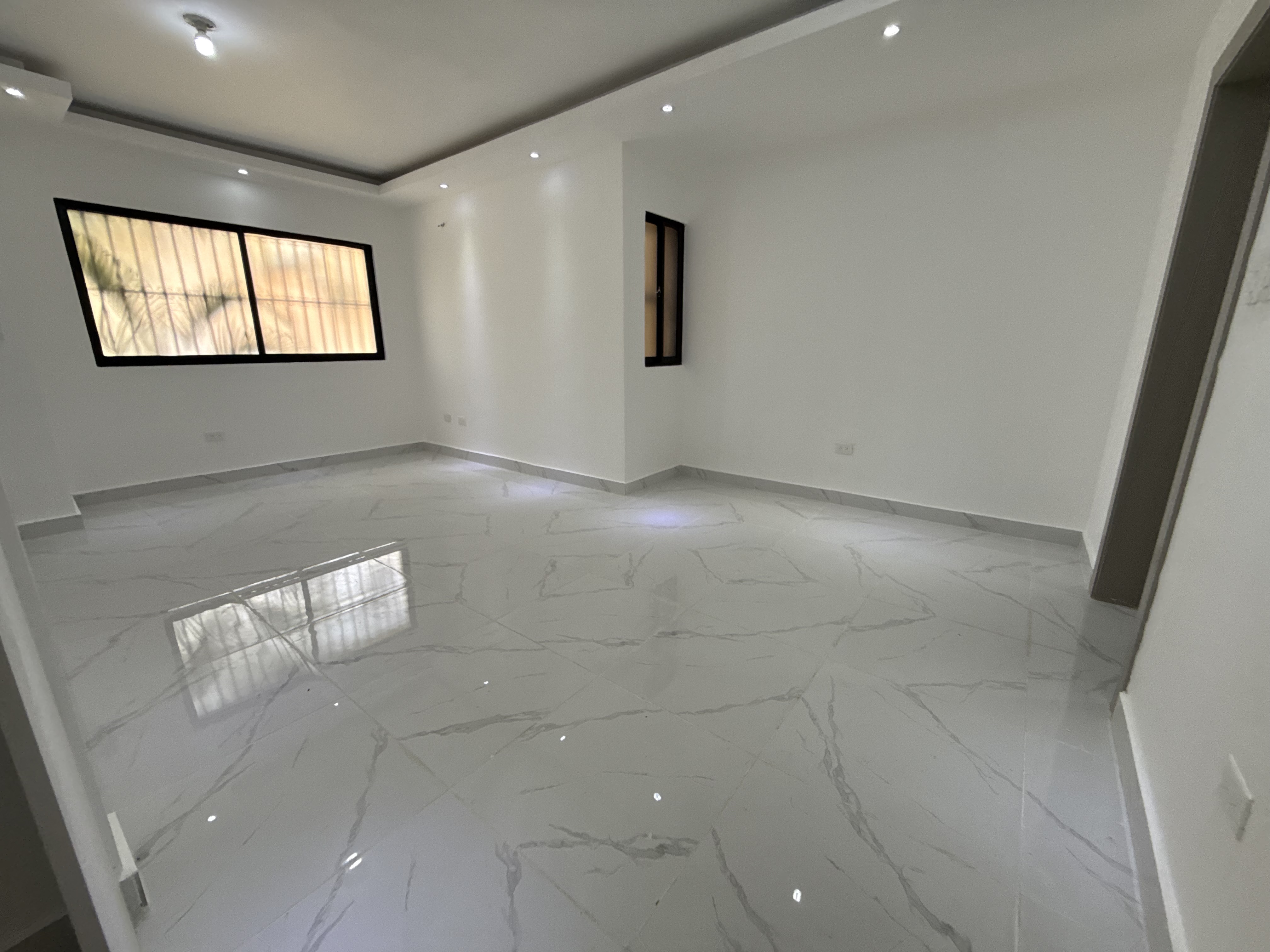 apartamentos - Vendo independencia klm 7 primer nivel 70 mtrs una 4