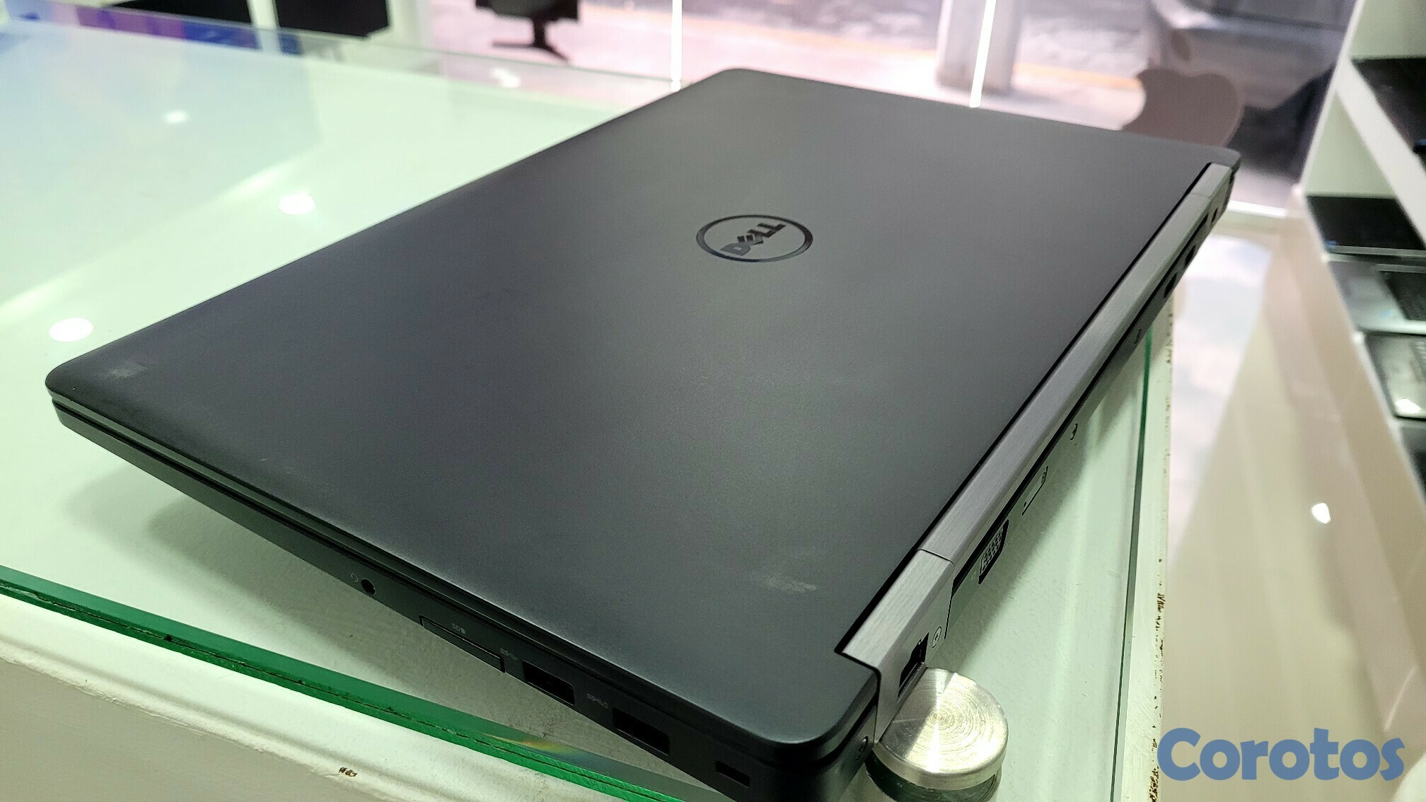 computadoras y laptops - Dell 5570 17 Pulg Core i7 6th Gen Ram 16gb ddr4 Disco SSD 512GB SSD ATY RADEON  3