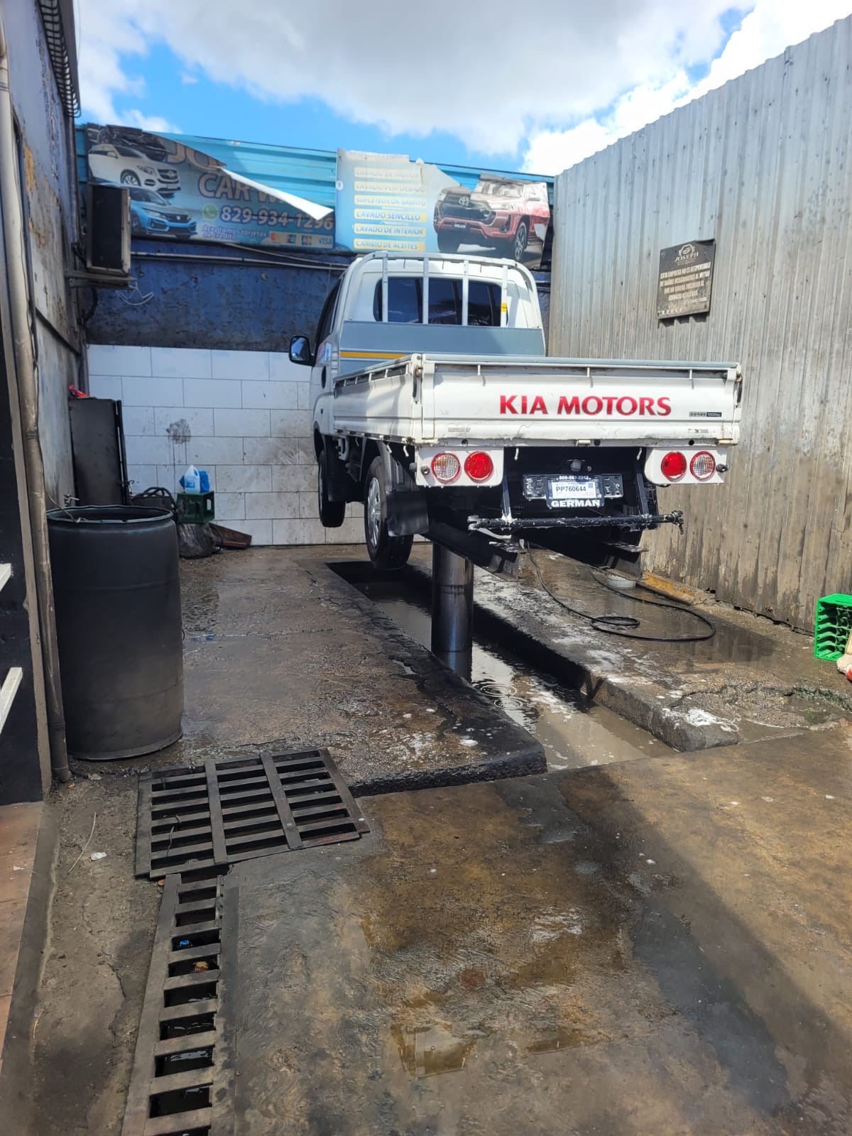 jeepetas y camionetas - soy único dueño aquí en República Dominicana, la doy en 900 por motivos de viaje 5