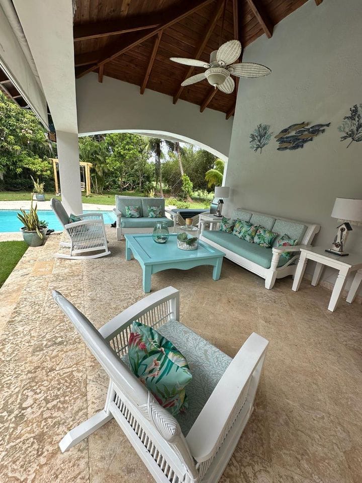 casas vacacionales y villas - Hermosa Villa totalmete remodelada en Juan dolio d 4