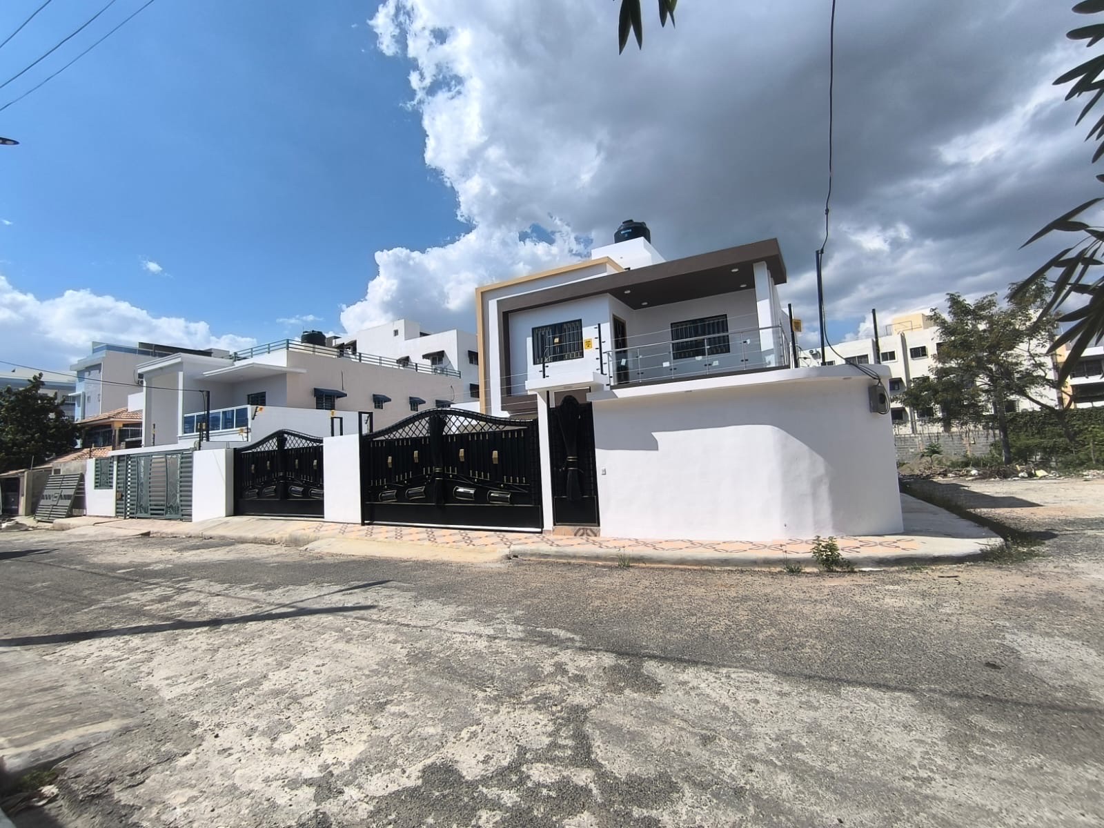 casas - venta de casa en la autopista de san isidro con piscina prado oriental  8