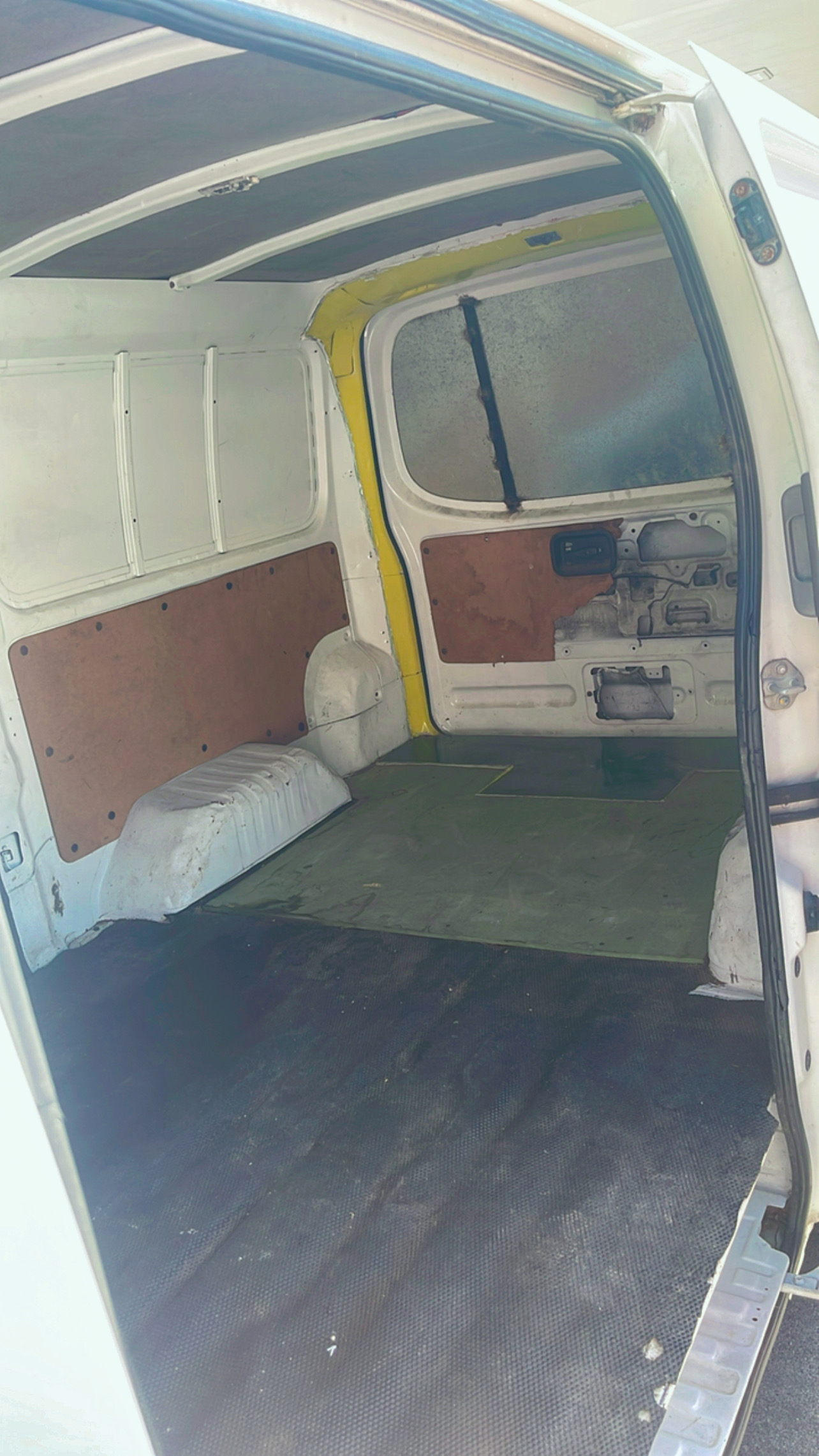 jeepetas y camionetas - Nissan Urvan 2006 3