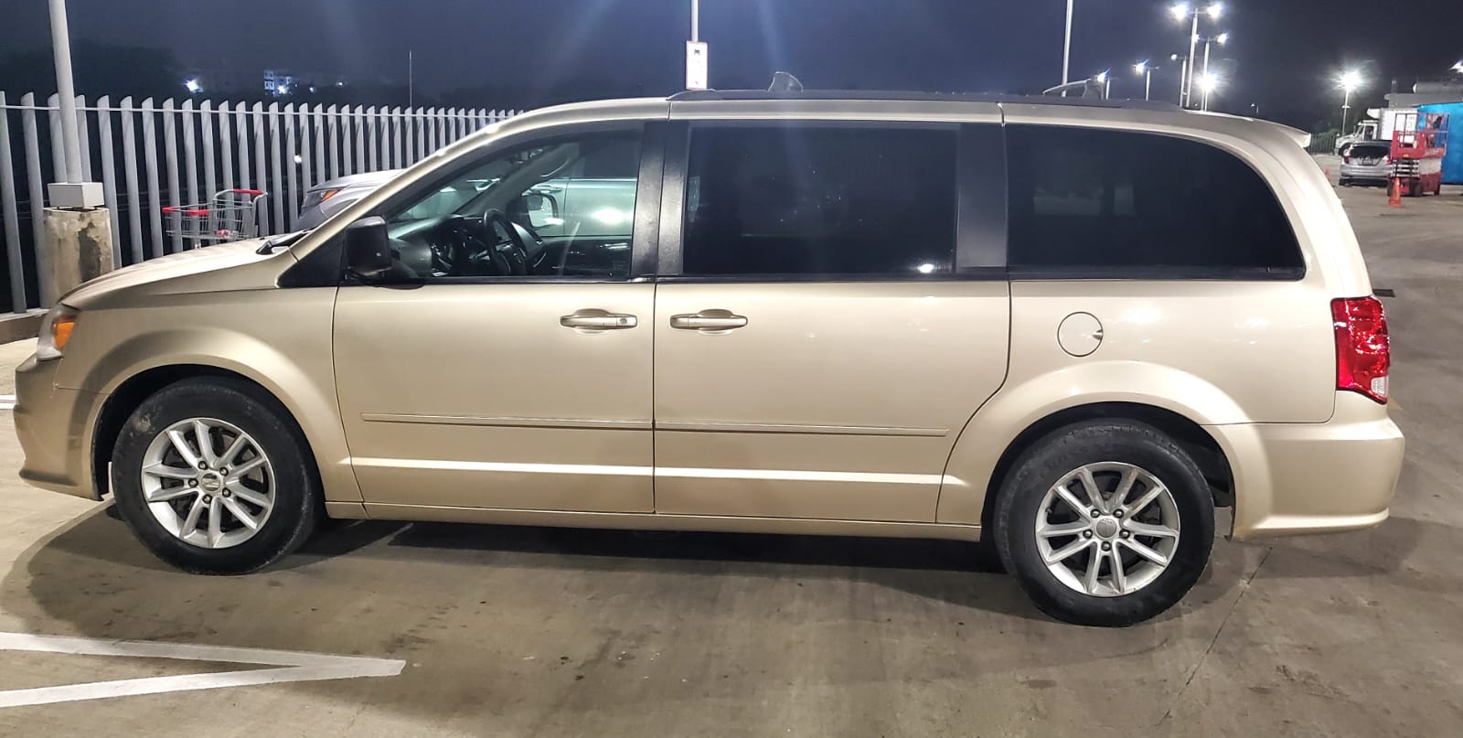 otros vehiculos - Dogde Gran Caravana STX 2014 Full 3