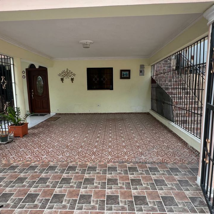 casas - Casa de dos niveles en venta, en Villa Aura Santo Domingo  0