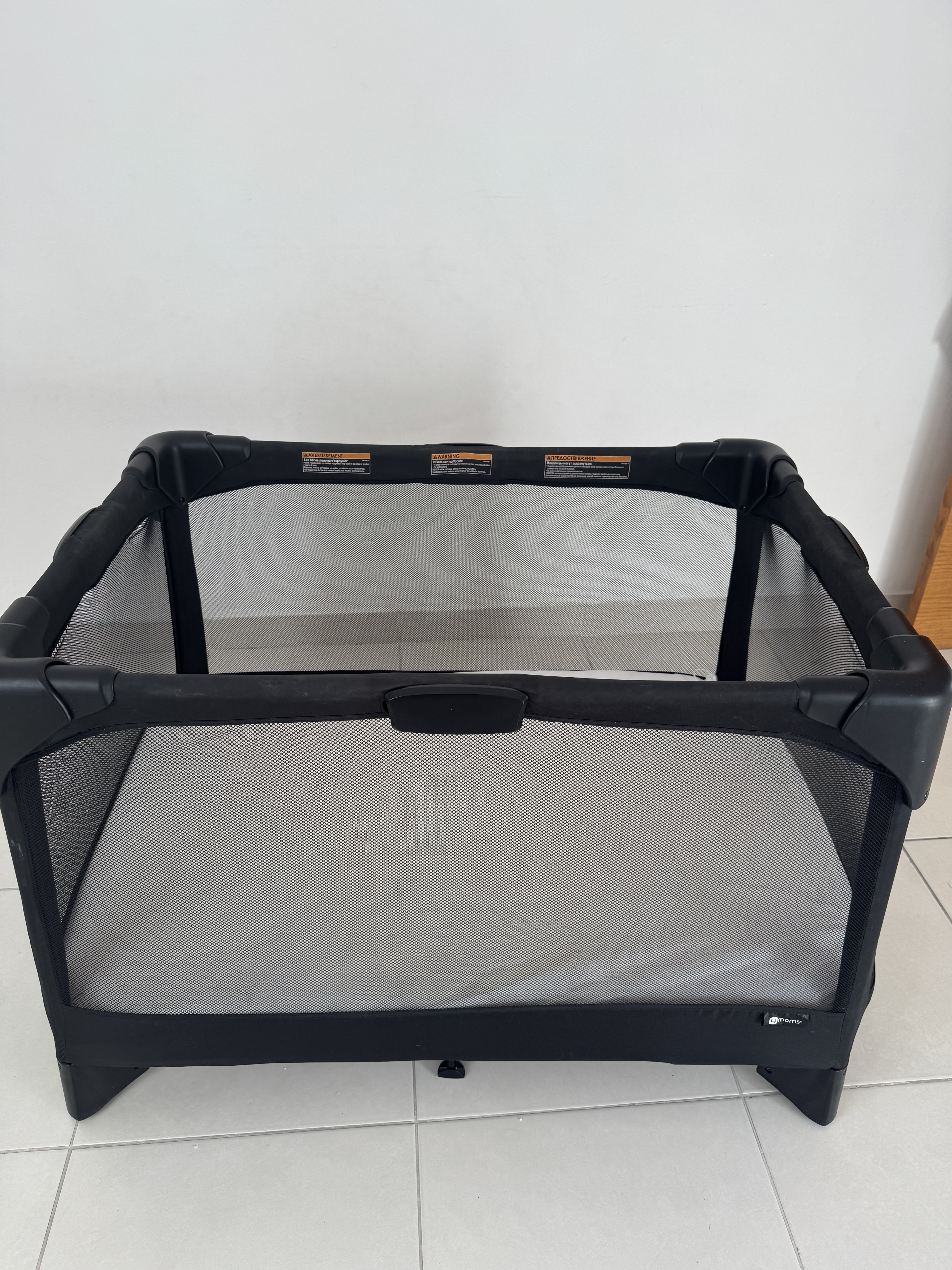 coches y sillas - 4moms Corral portátil con moisés y cambiador extras le incluye colchón nuevo 5