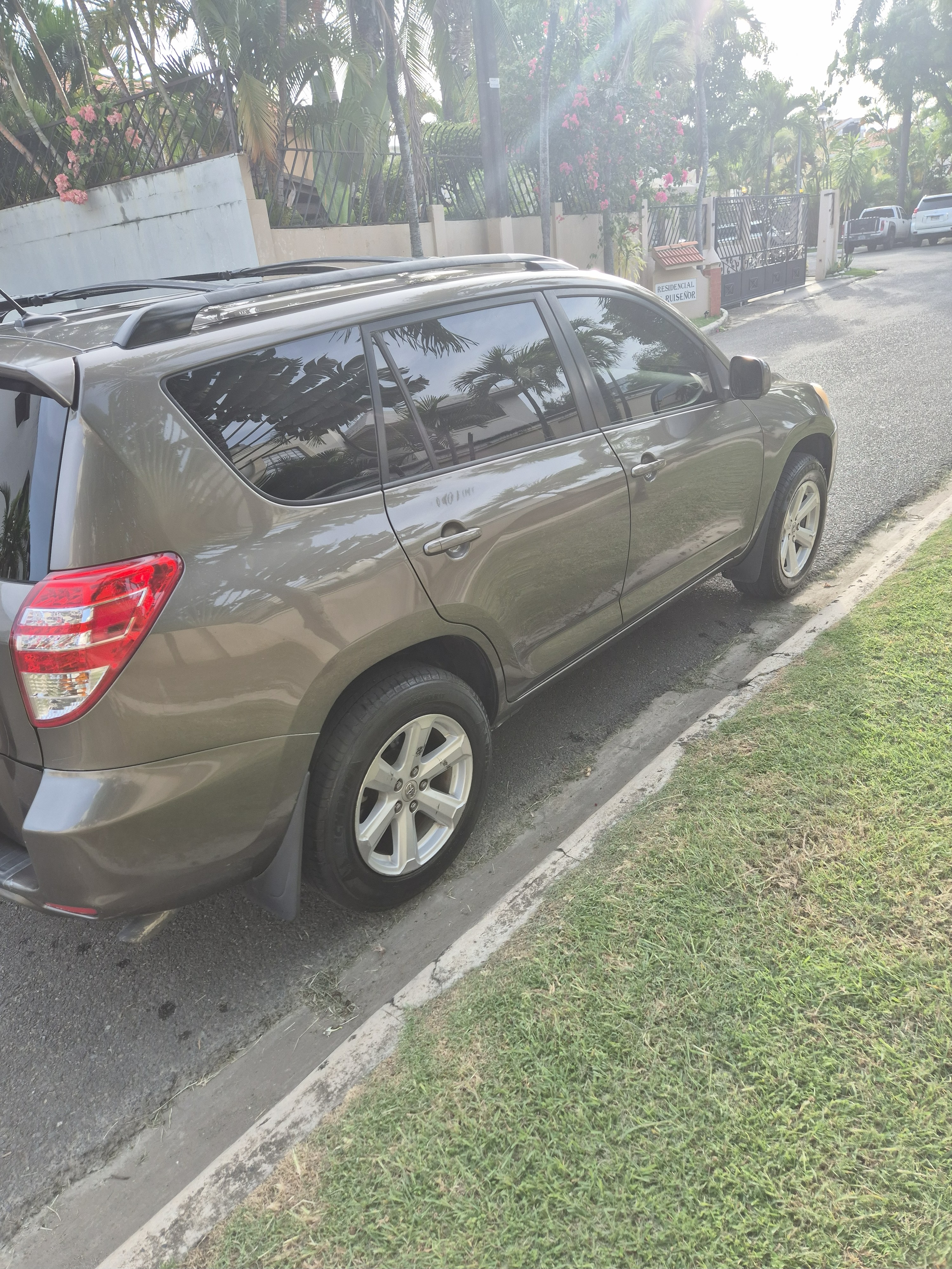 jeepetas y camionetas - VENDO TOYOTA RAV4 1