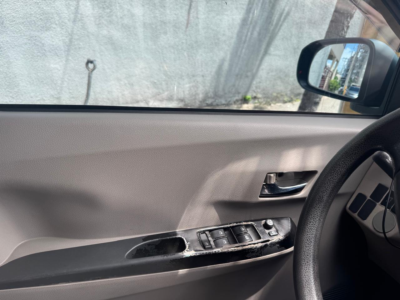 carros - Venta vehiculo Daihatsu Mira 2016 Negociable  4