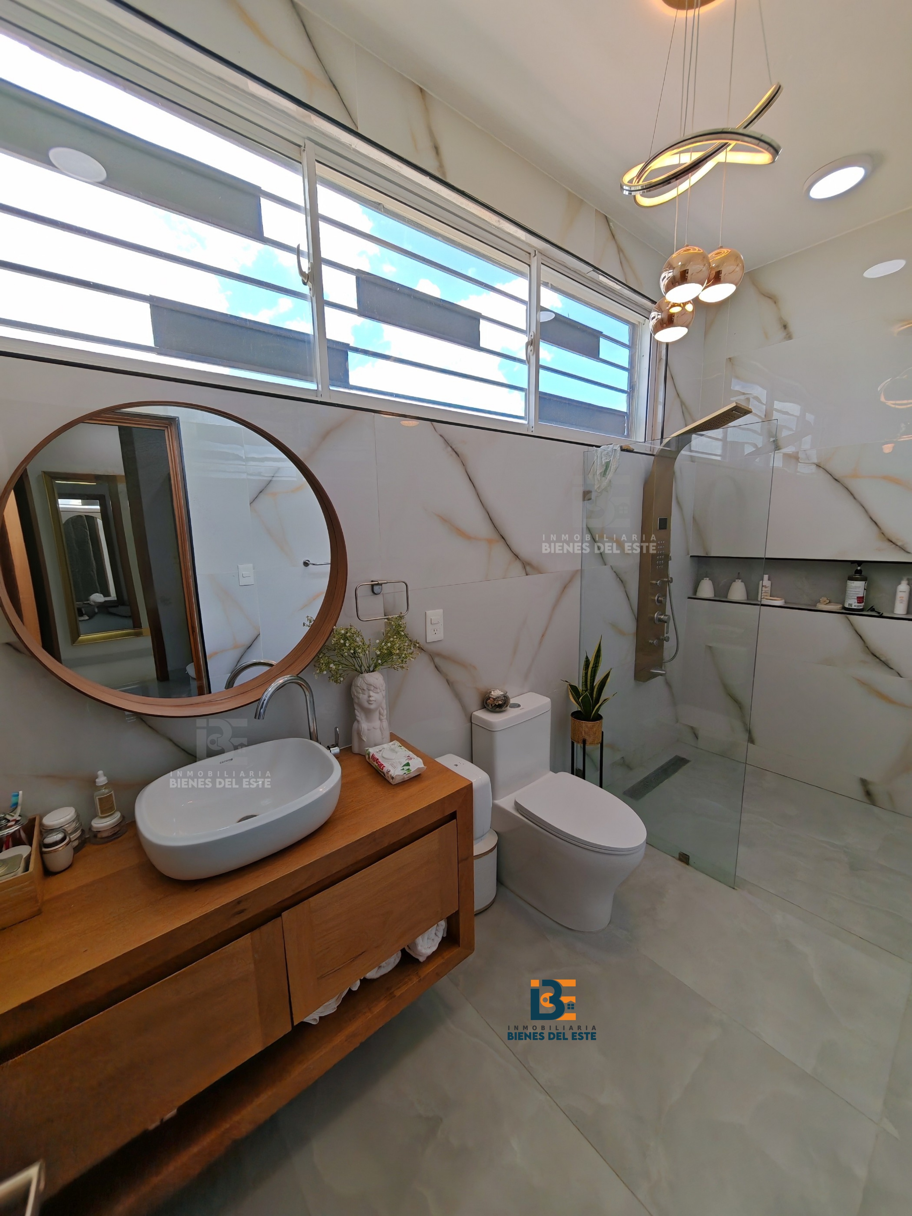 casas - Vendo moderna Casa con finos detalles. 9