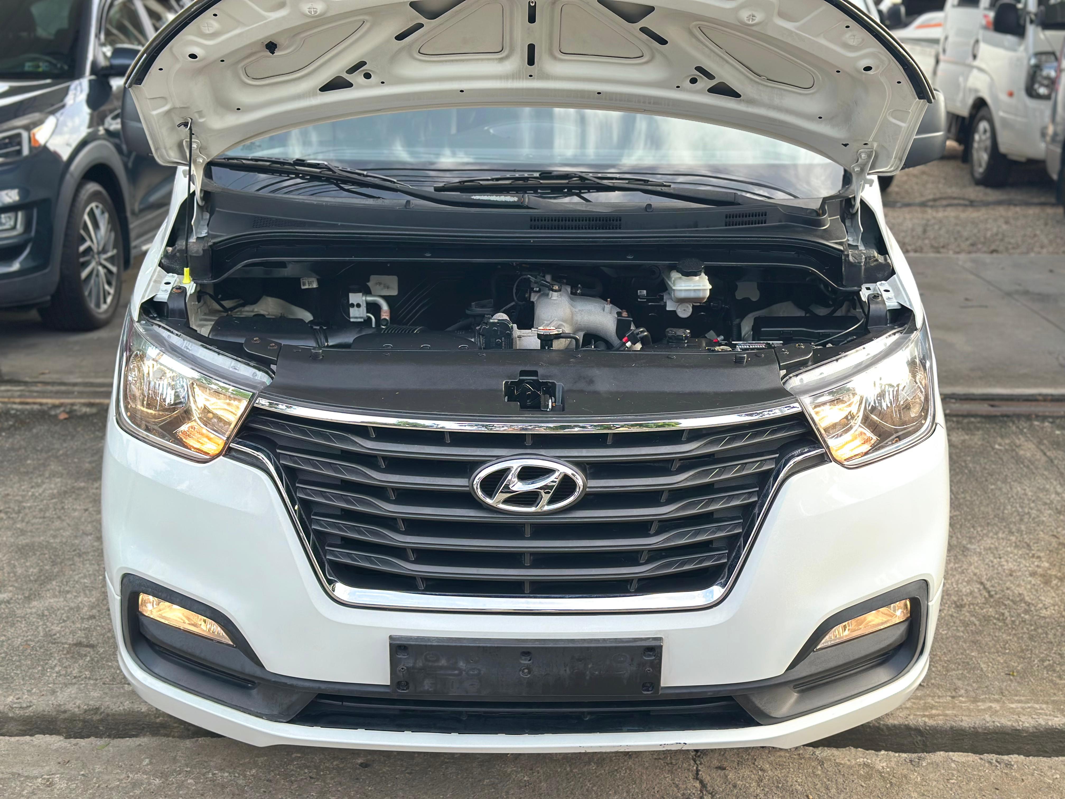 jeepetas y camionetas - 2020 HYUNDAI GRAND STAREX GLP 8