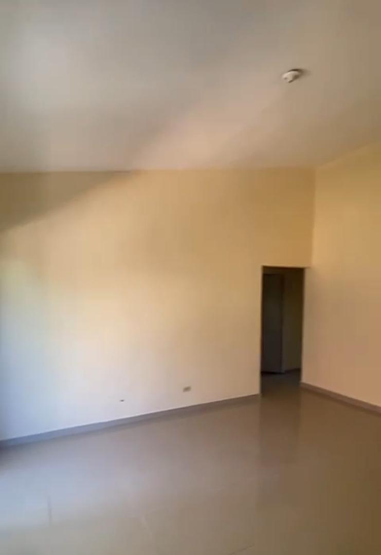 apartamentos - Venta de apartamento en un segundo nivel, en la zona oriental de oportunidad  3