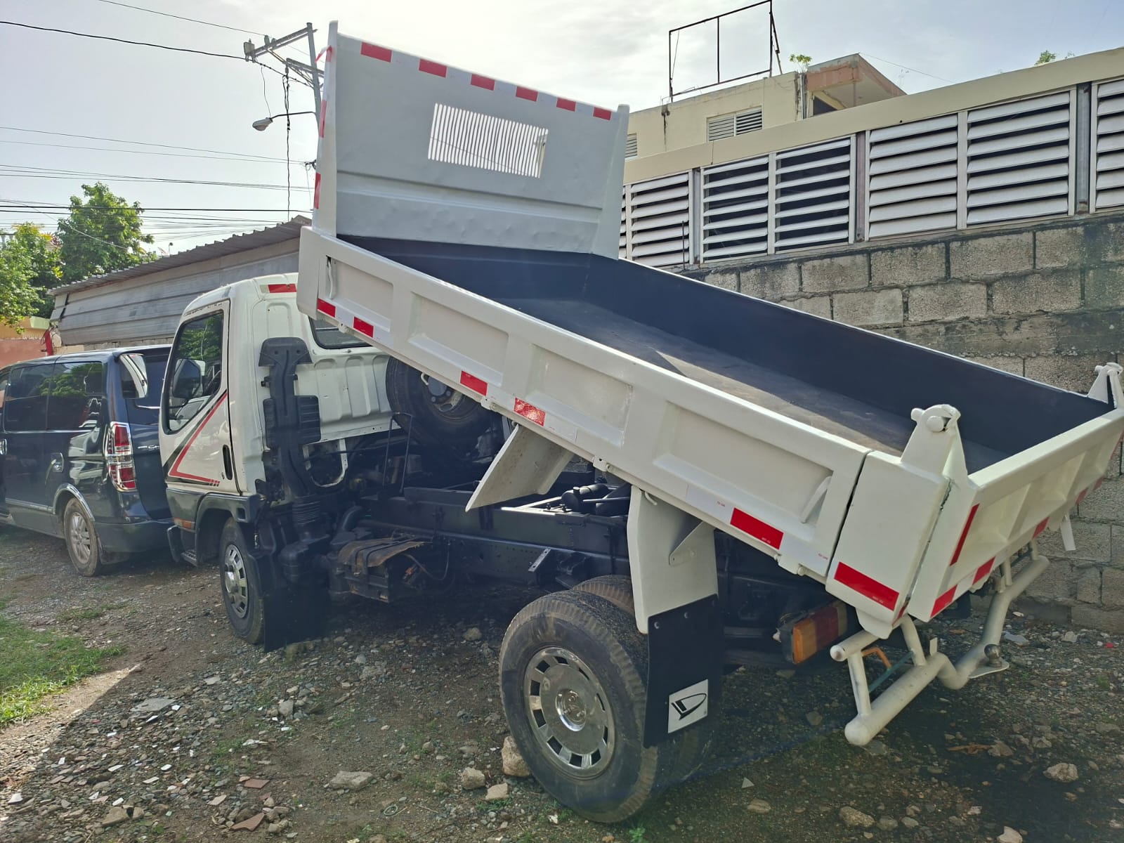 camiones y vehiculos pesados - Vendo Mitsubishi canter 7