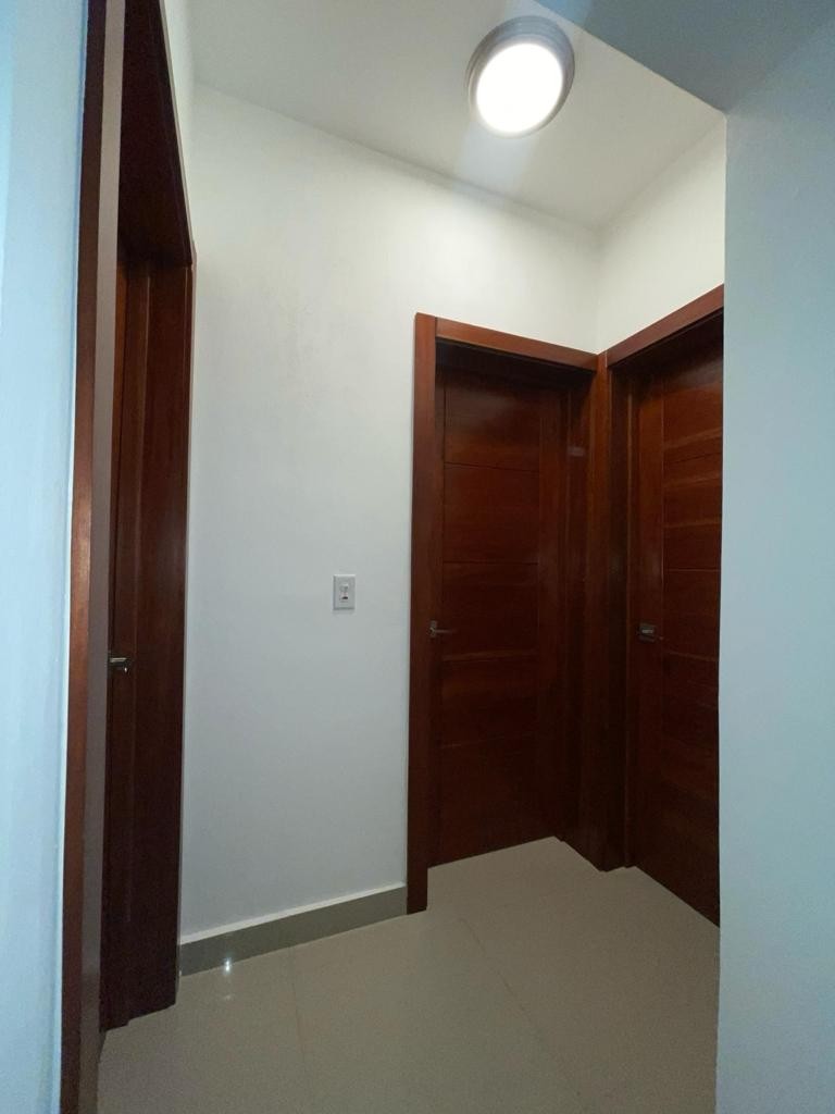 casas - Casa en Venta en la Romana. 200m2 de solar.

  9