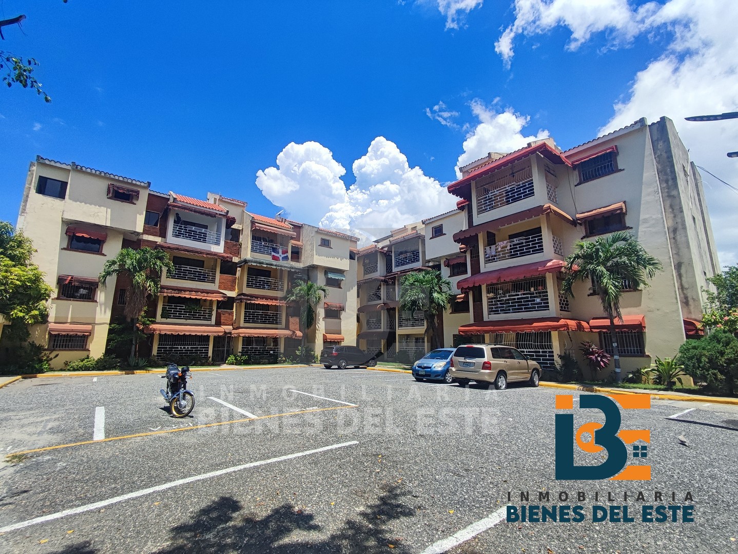 apartamentos - Se Vende Amplio Apartamento Ubicado en el Centro de San Pedro