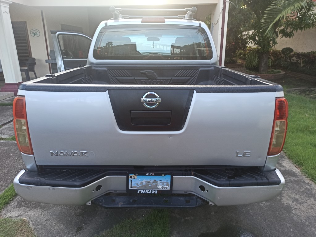 jeepetas y camionetas - Nissan Navara 2013 LE 4x4 Diesel 4