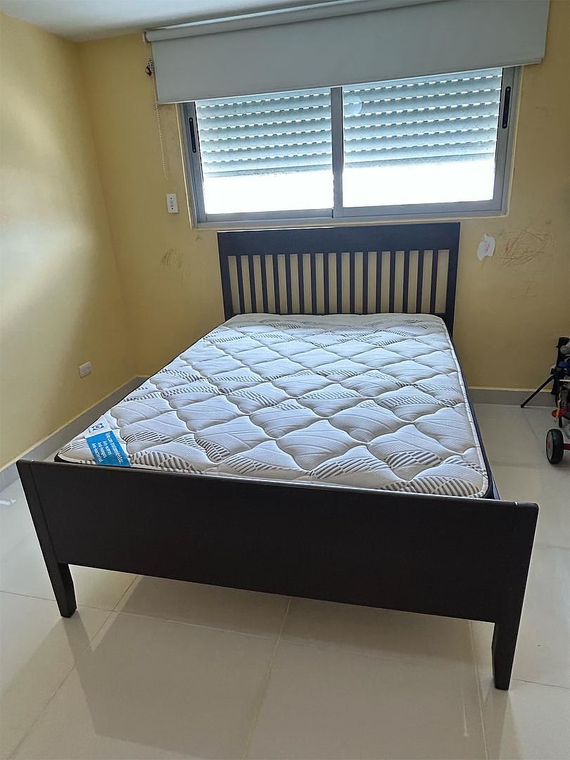 muebles y colchones - Cama IKEA + colchón Sealy (Full SIZE)