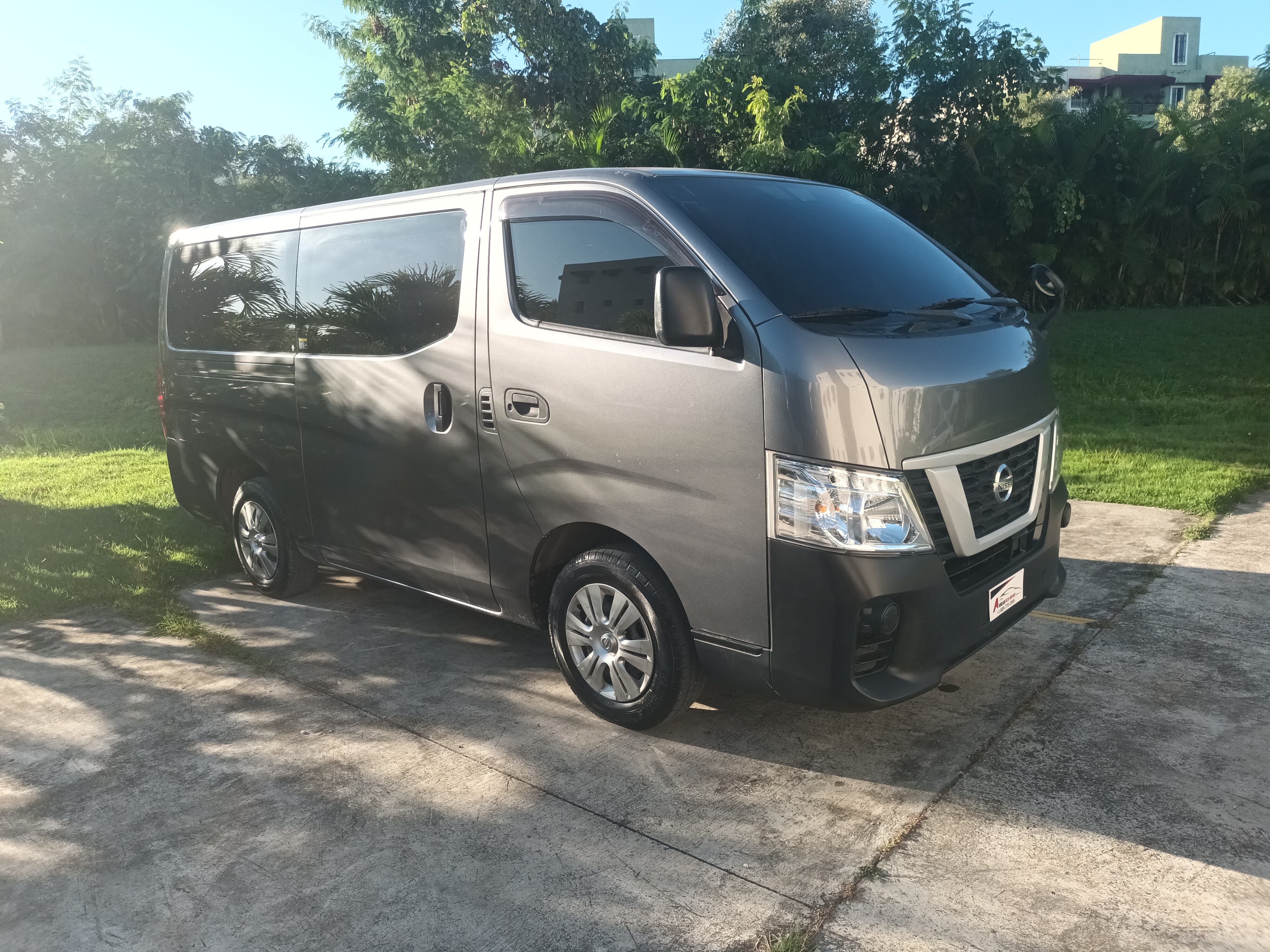 jeepetas y camionetas - Nissan caravan  8