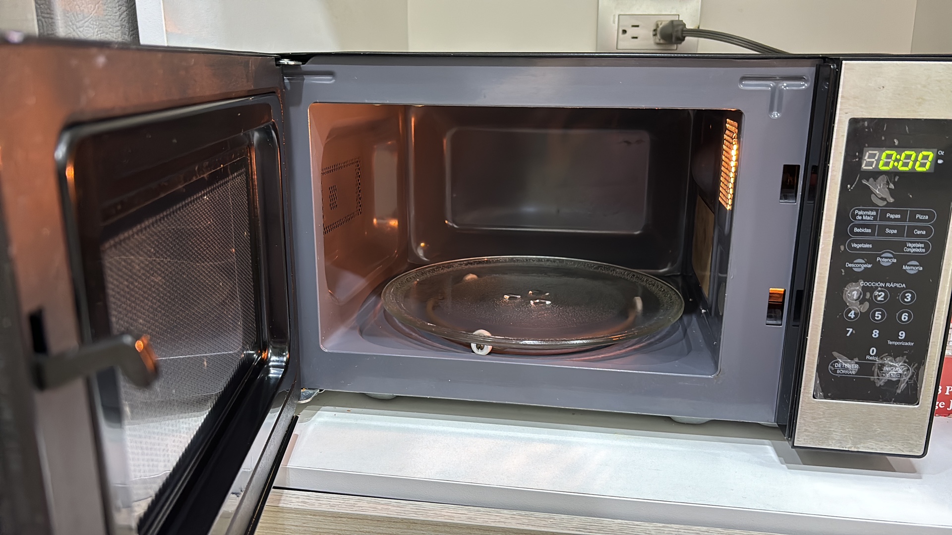 cocina - Microondas usado marca Oster  5