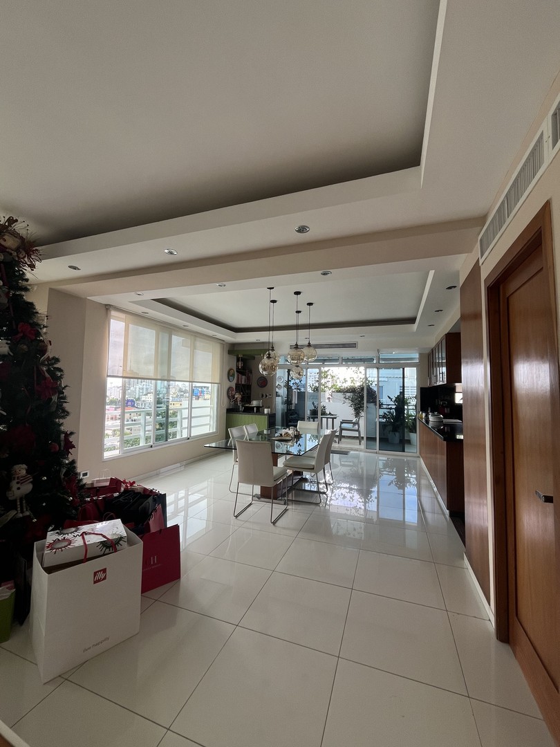 apartamentos - Penthouse en venta en Naco de 3 niveles con amplia vista a la ciudad
 4