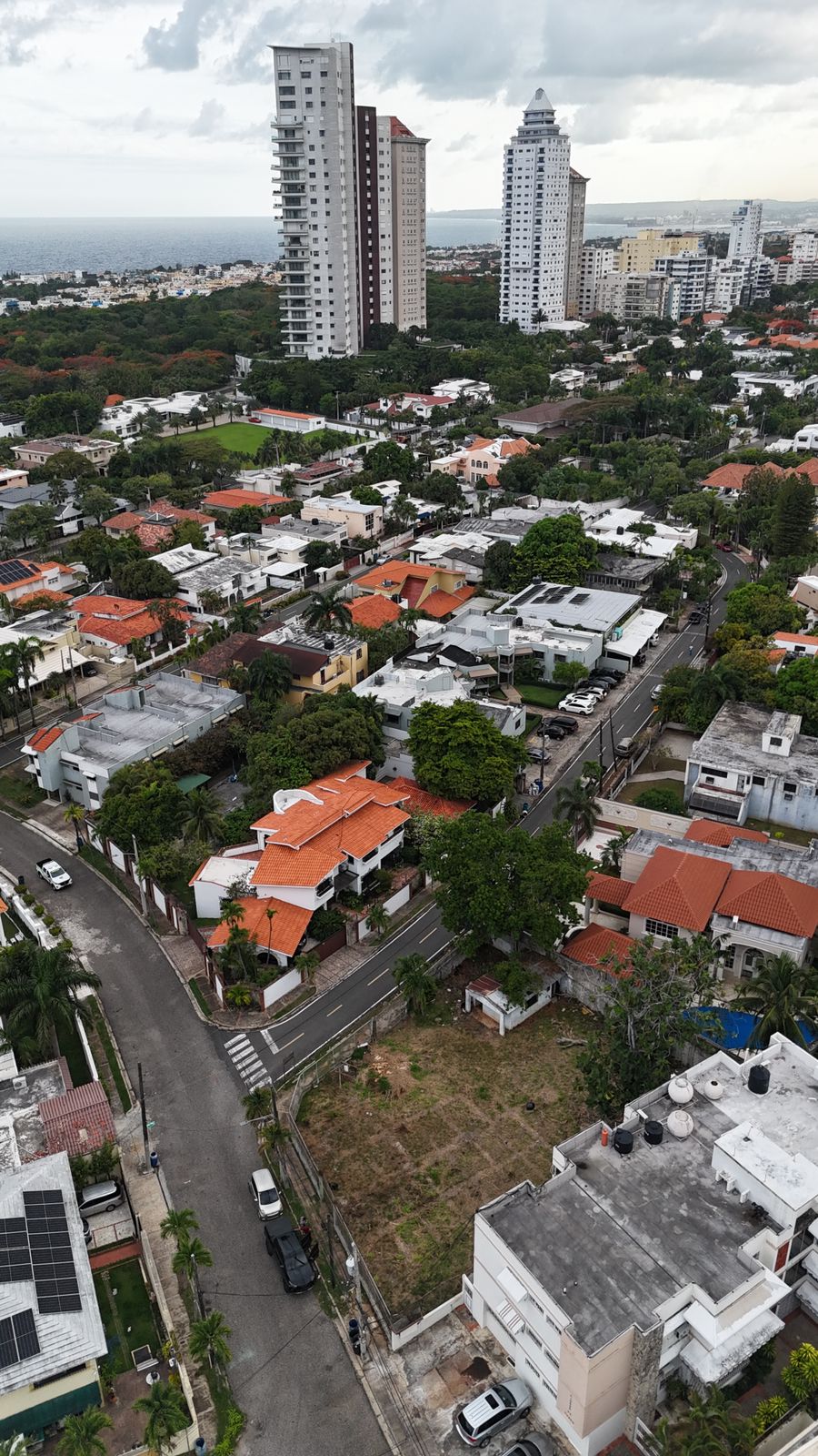 solares y terrenos - Venta de solar en Los cacicazgos 6