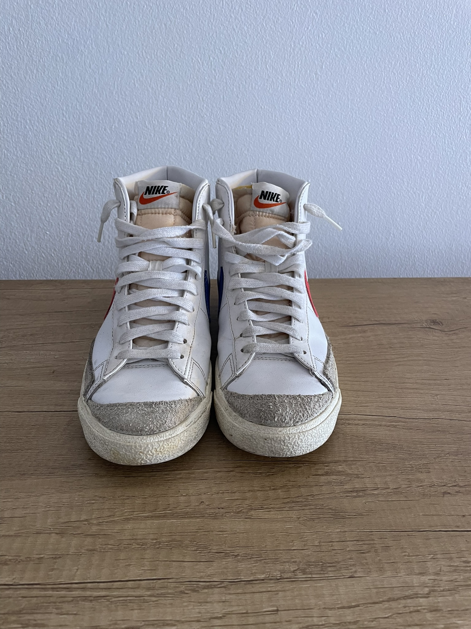 zapatos para hombre - Nike Blazer Mid '77 VNTG Blanco Rojo y Azul  1