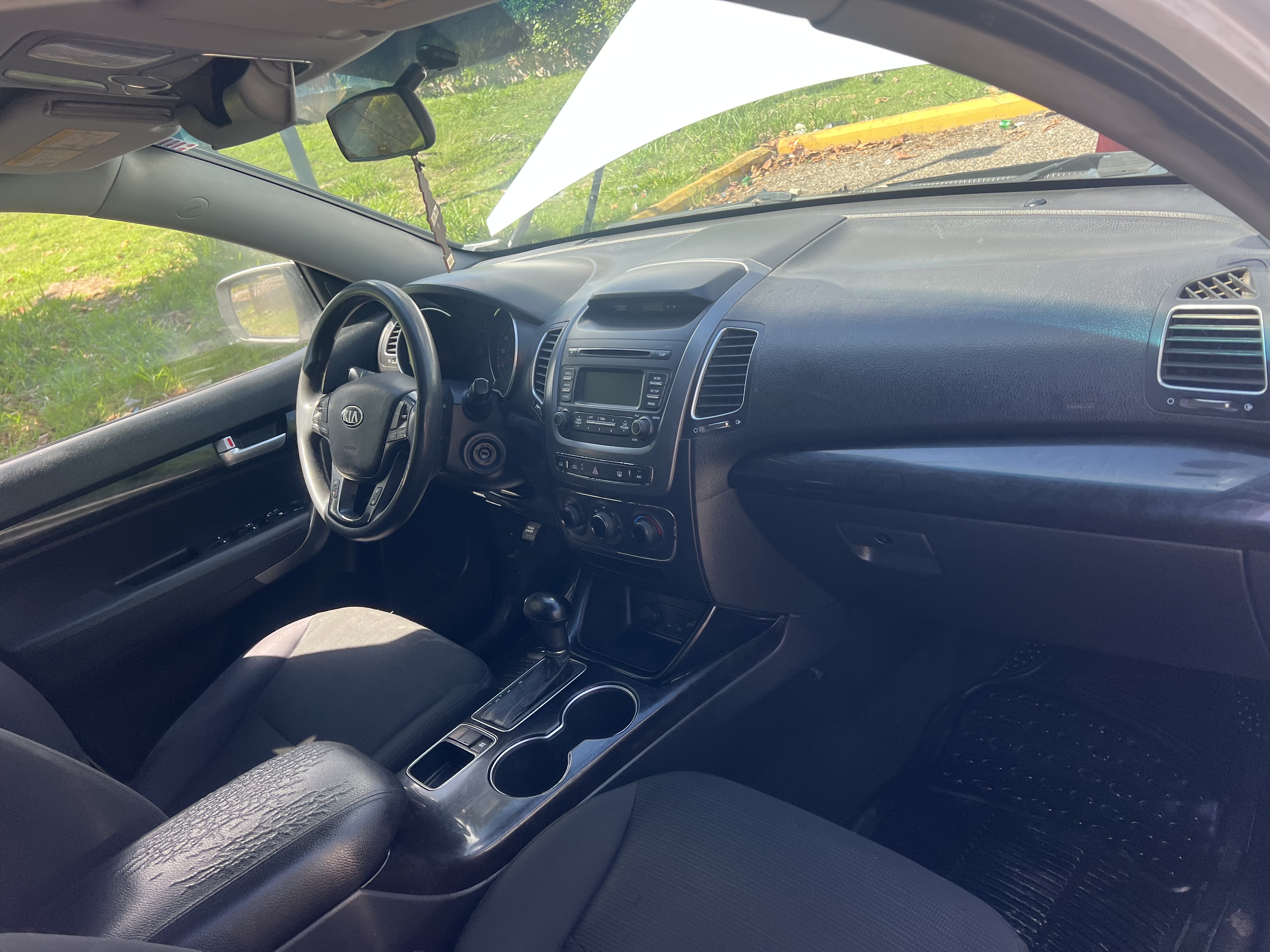 jeepetas y camionetas - VENDO KIA SORENTO DE OPORTUNIDAD
2 meses de garantía para el motor y transmisión 5