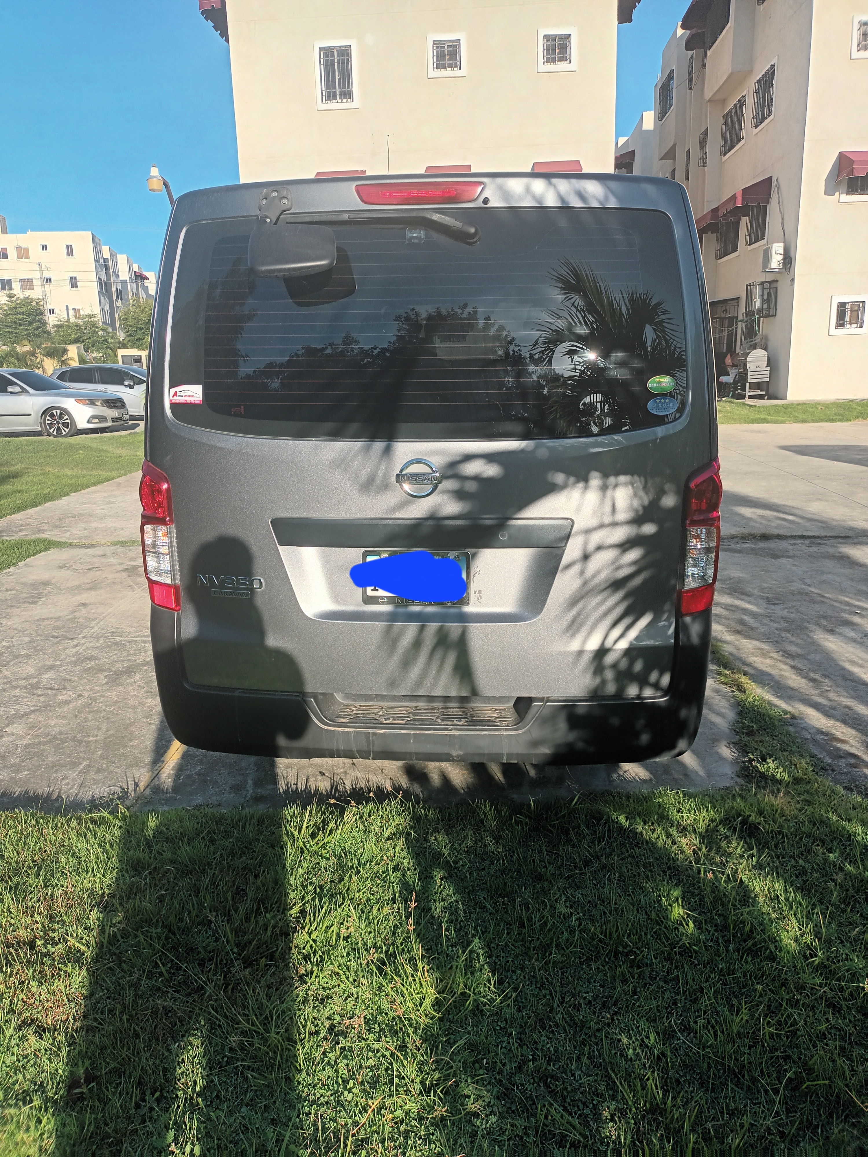 jeepetas y camionetas - Nissan caravan  9
