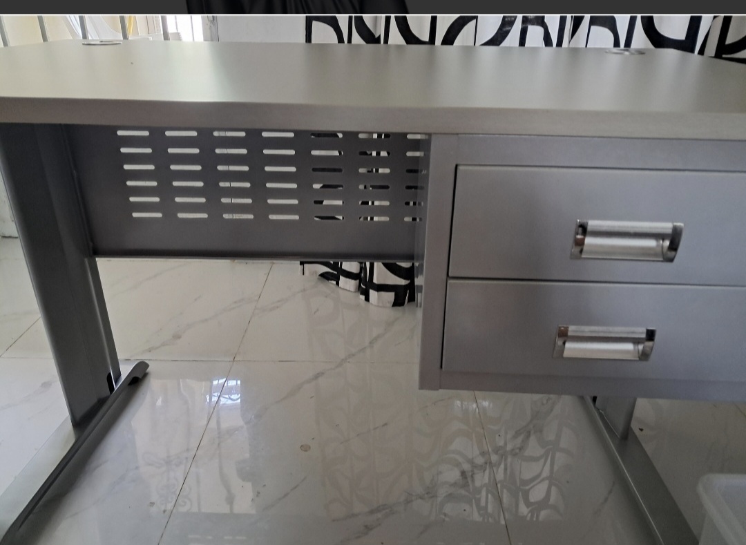 articulos de oficina - Escritorio con silla  nuevo ambos  x12500