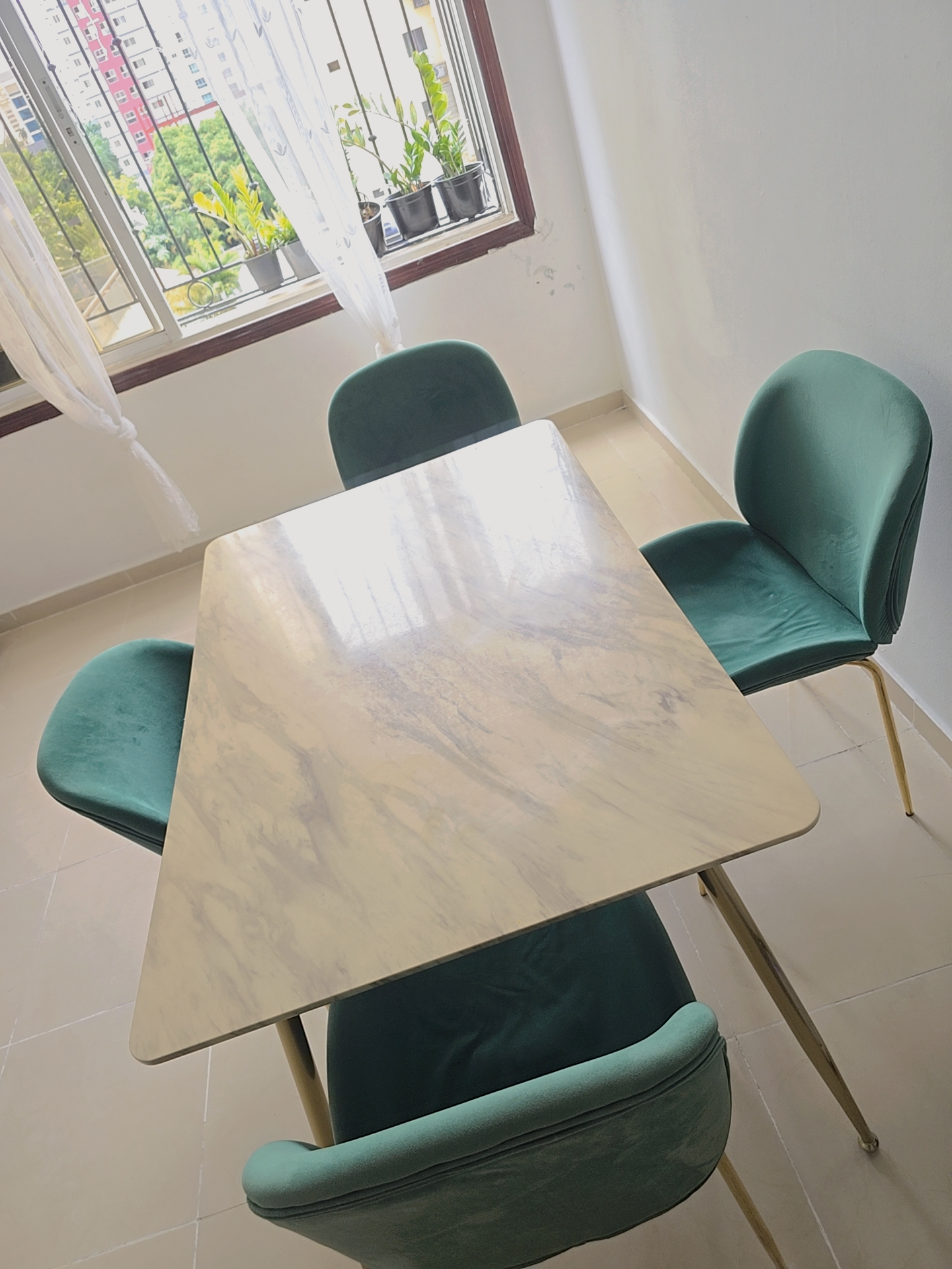 muebles y colchones - vendo juego de comedor  0