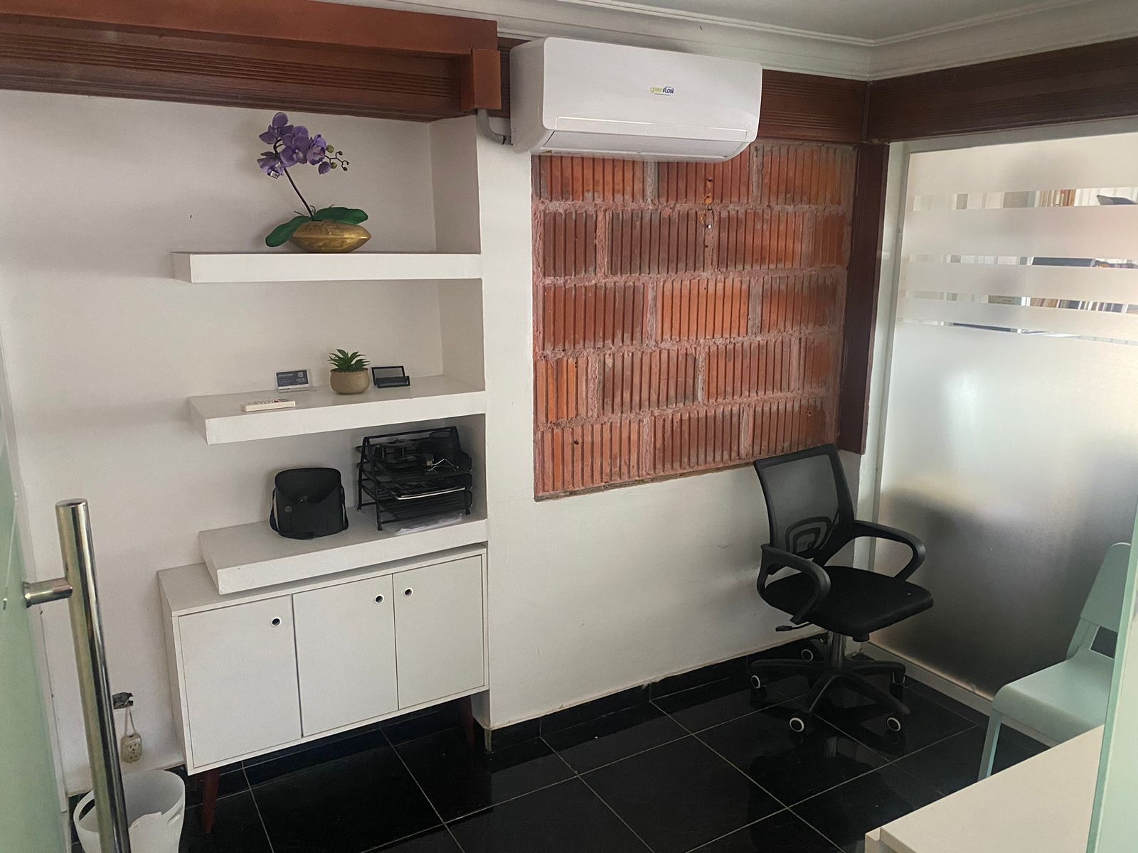 oficinas y locales comerciales - Excelente y cómoda oficina.  2