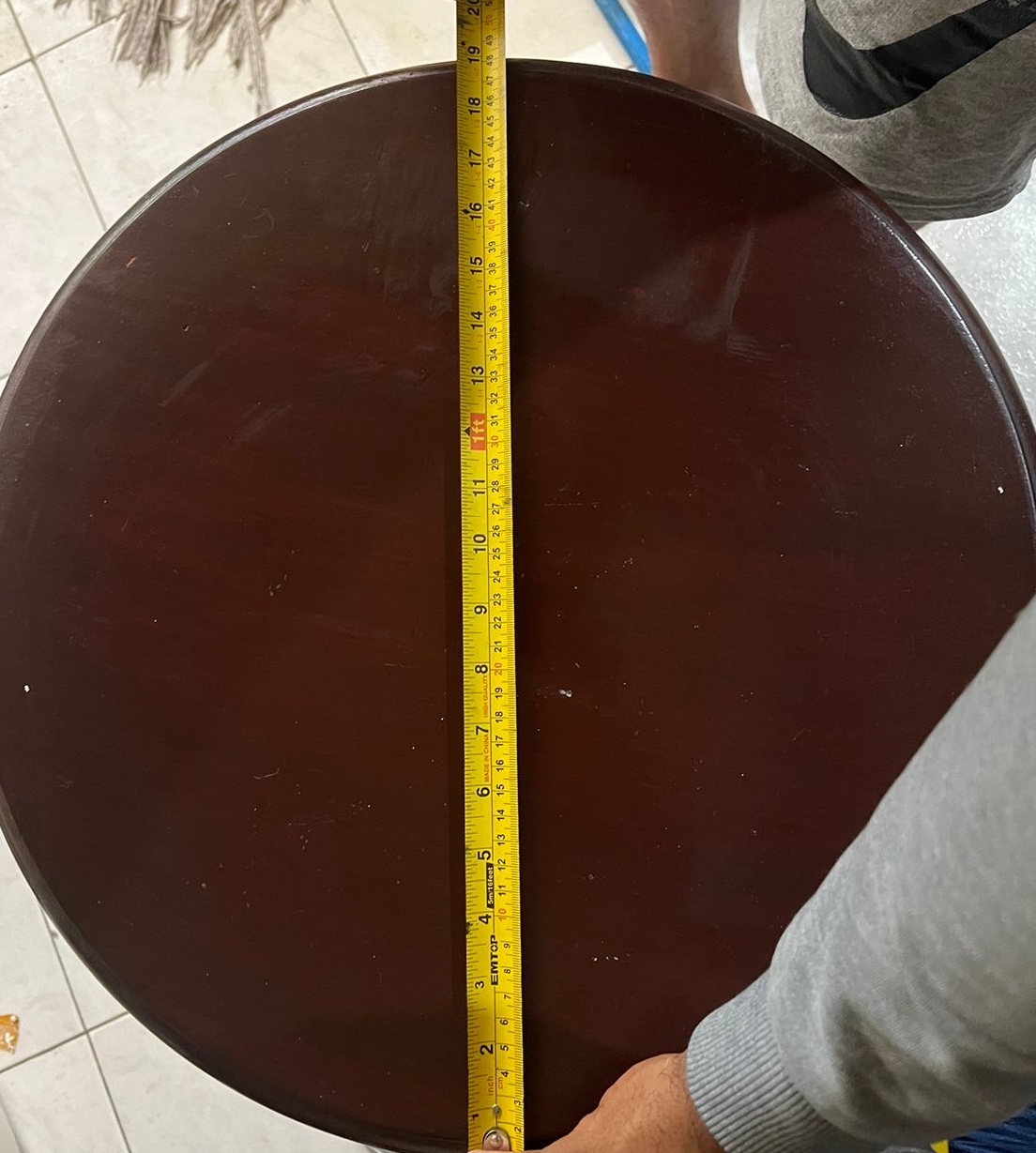 muebles y colchones - Repisa/Mesita circular pequeña en caoba  1