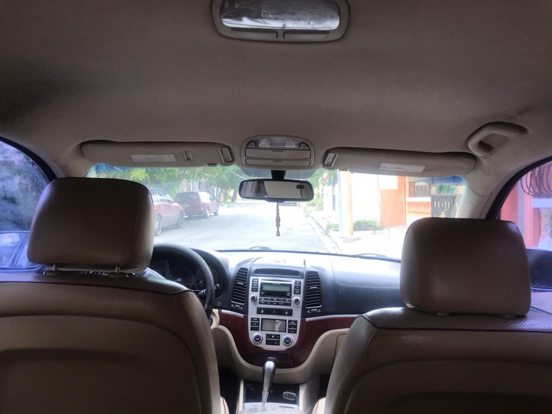 jeepetas y camionetas - Hyundai Santa Fe 2.7 2007 Diesel TRES FILAS DE ASIENTOS - negociable. 4