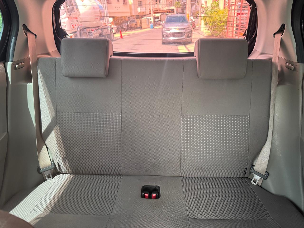 carros - Venta vehiculo Daihatsu Mira 2016 Negociable  6